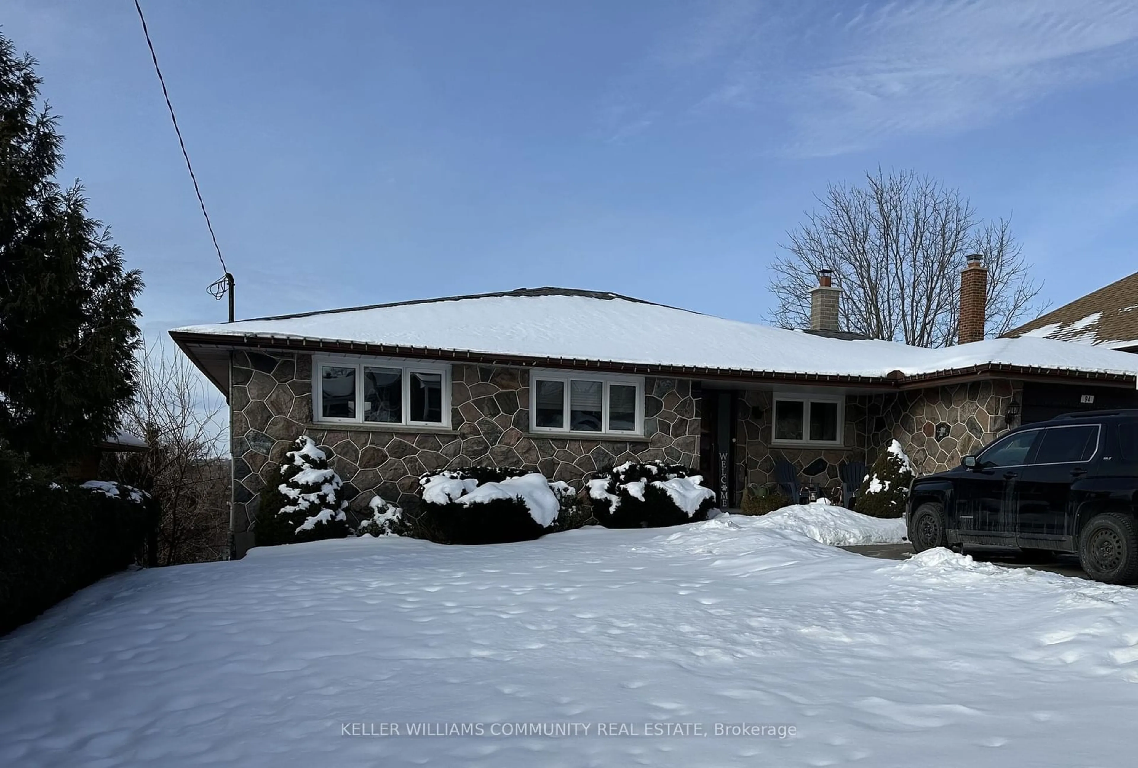 A pic from outside/outdoor area/front of a property/back of a property/a pic from drone, street for 94 Grandview St, Oshawa Ontario L1H 7C4