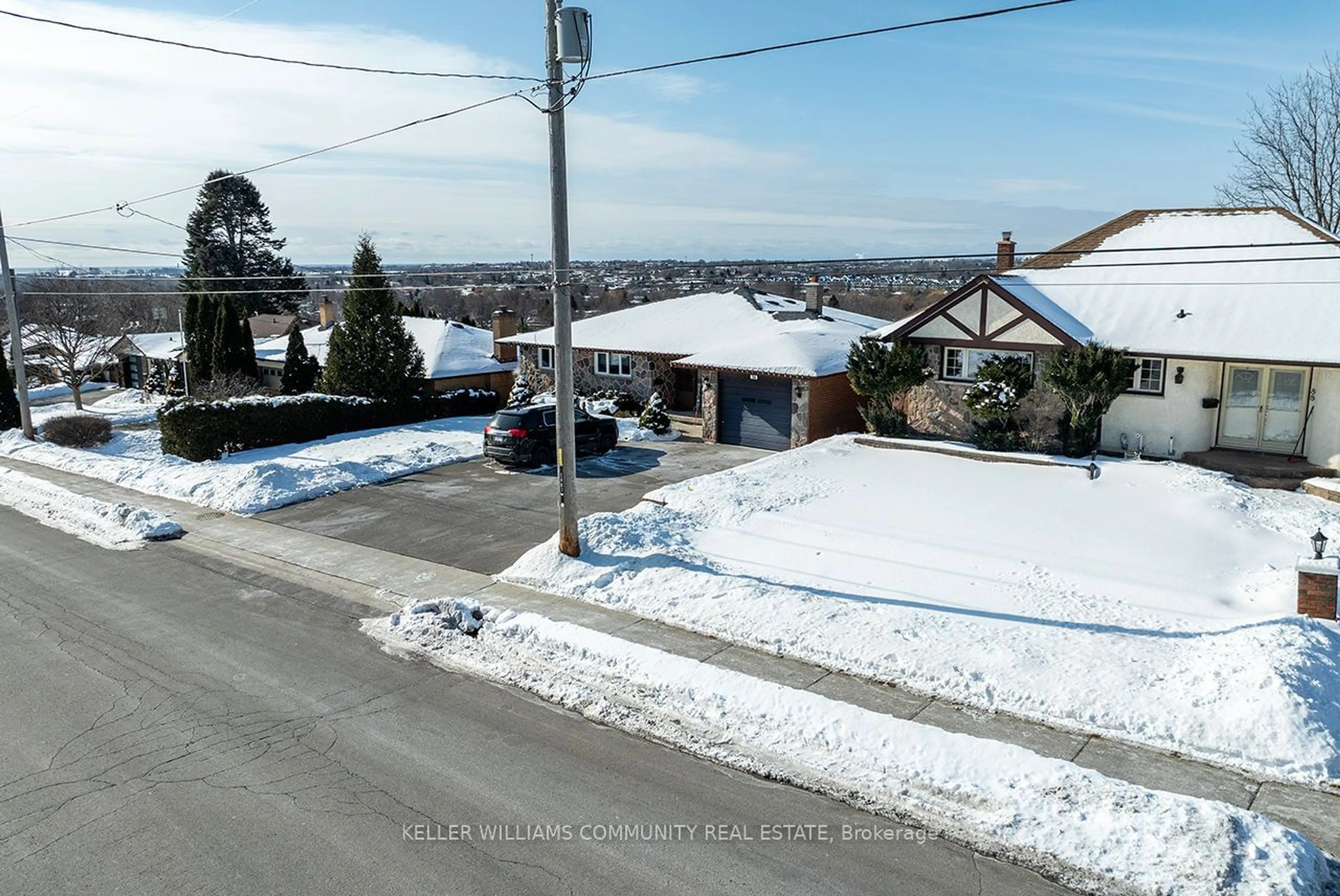 A pic from outside/outdoor area/front of a property/back of a property/a pic from drone, mountain view for 94 Grandview St, Oshawa Ontario L1H 7C4