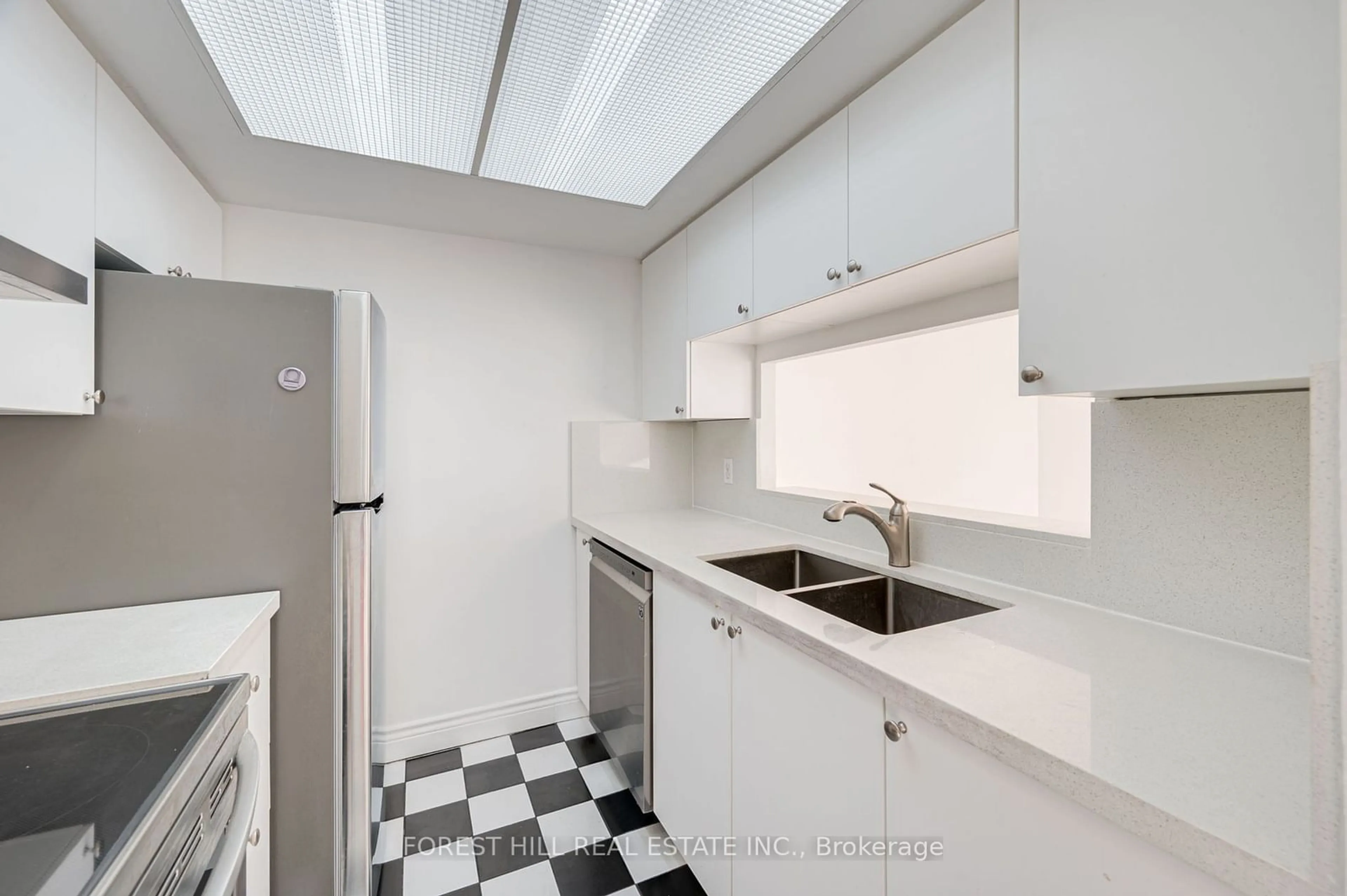 Standard kitchen, unknown for 2550 Lawrence Ave #205, Toronto Ontario M1P 4Z3