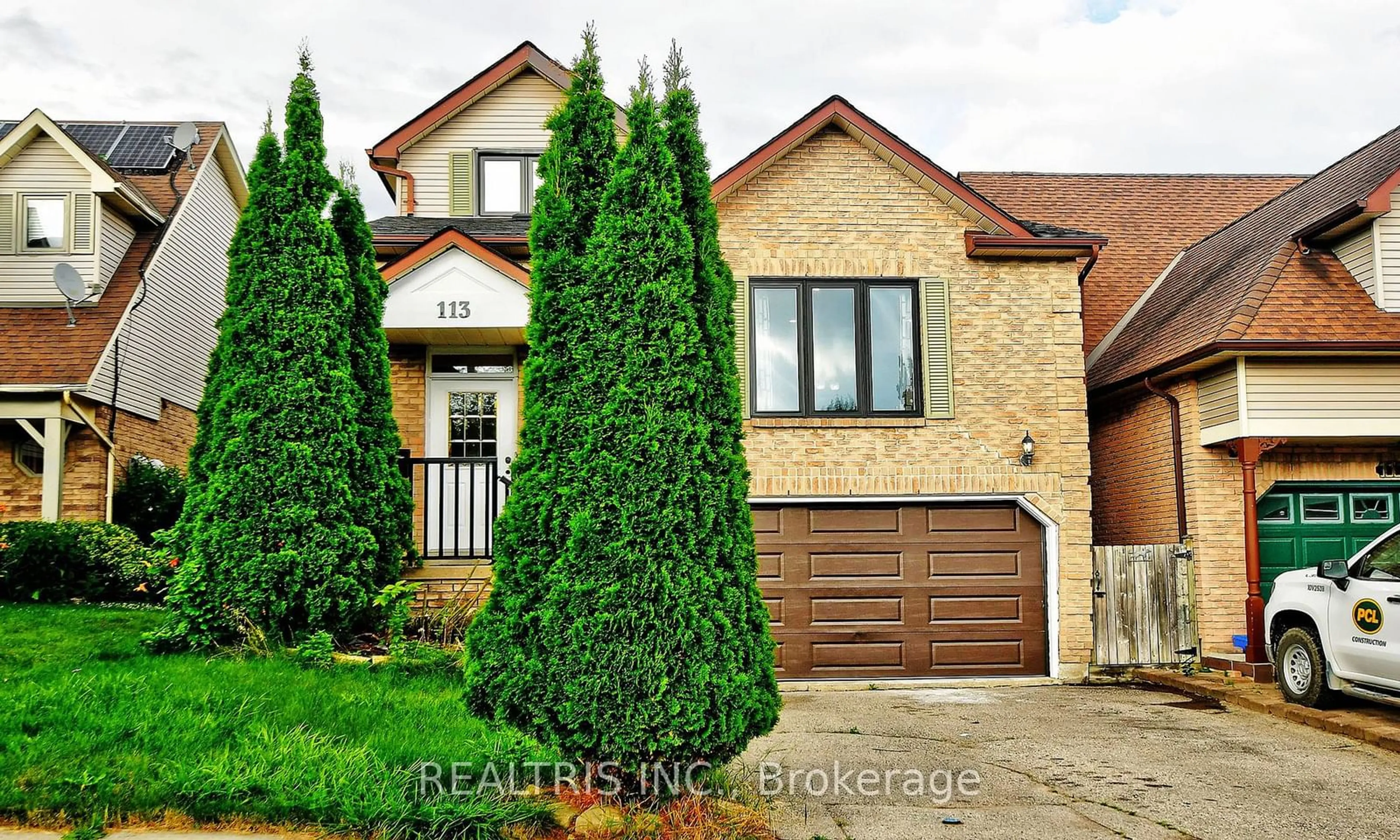 Home with brick exterior material, street for 113 Bassett Blvd, Whitby Ontario L1N 7W9