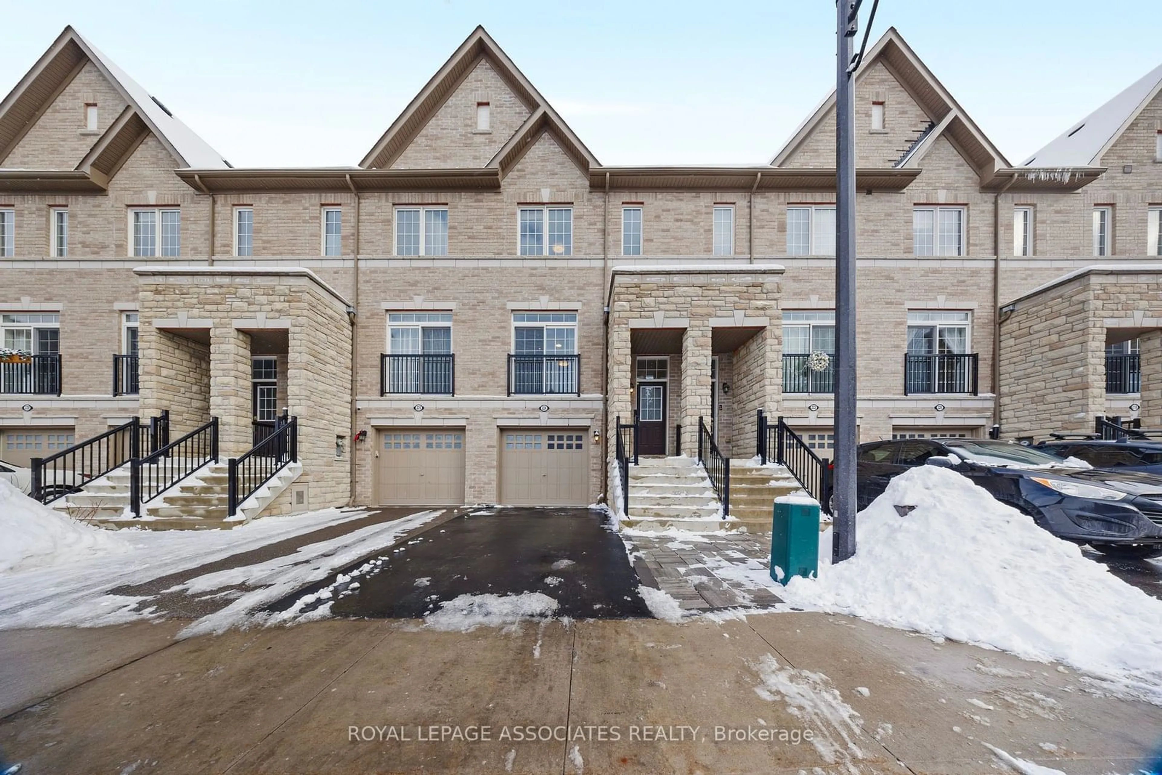 A pic from outside/outdoor area/front of a property/back of a property/a pic from drone, street for 224 London Lane, Ajax Ontario L1T 0N5