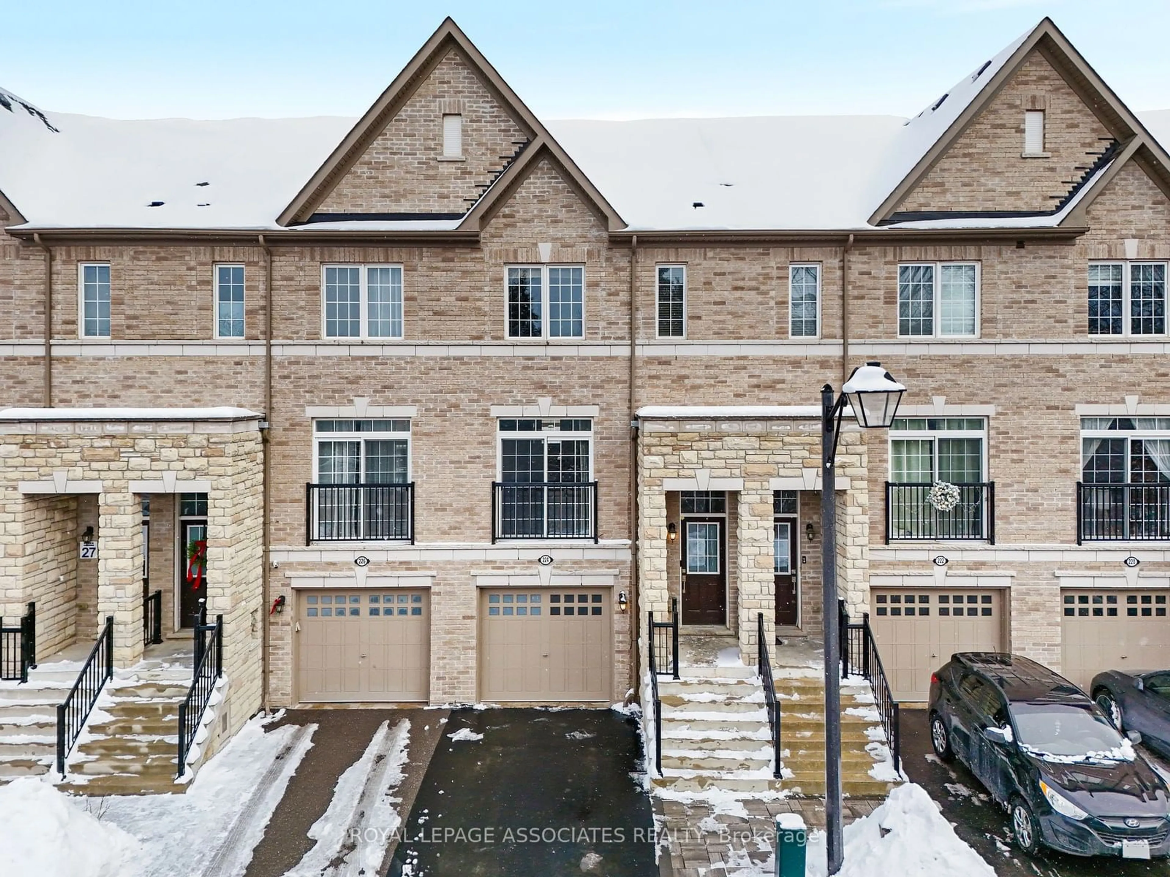 A pic from outside/outdoor area/front of a property/back of a property/a pic from drone, street for 224 London Lane, Ajax Ontario L1T 0N5