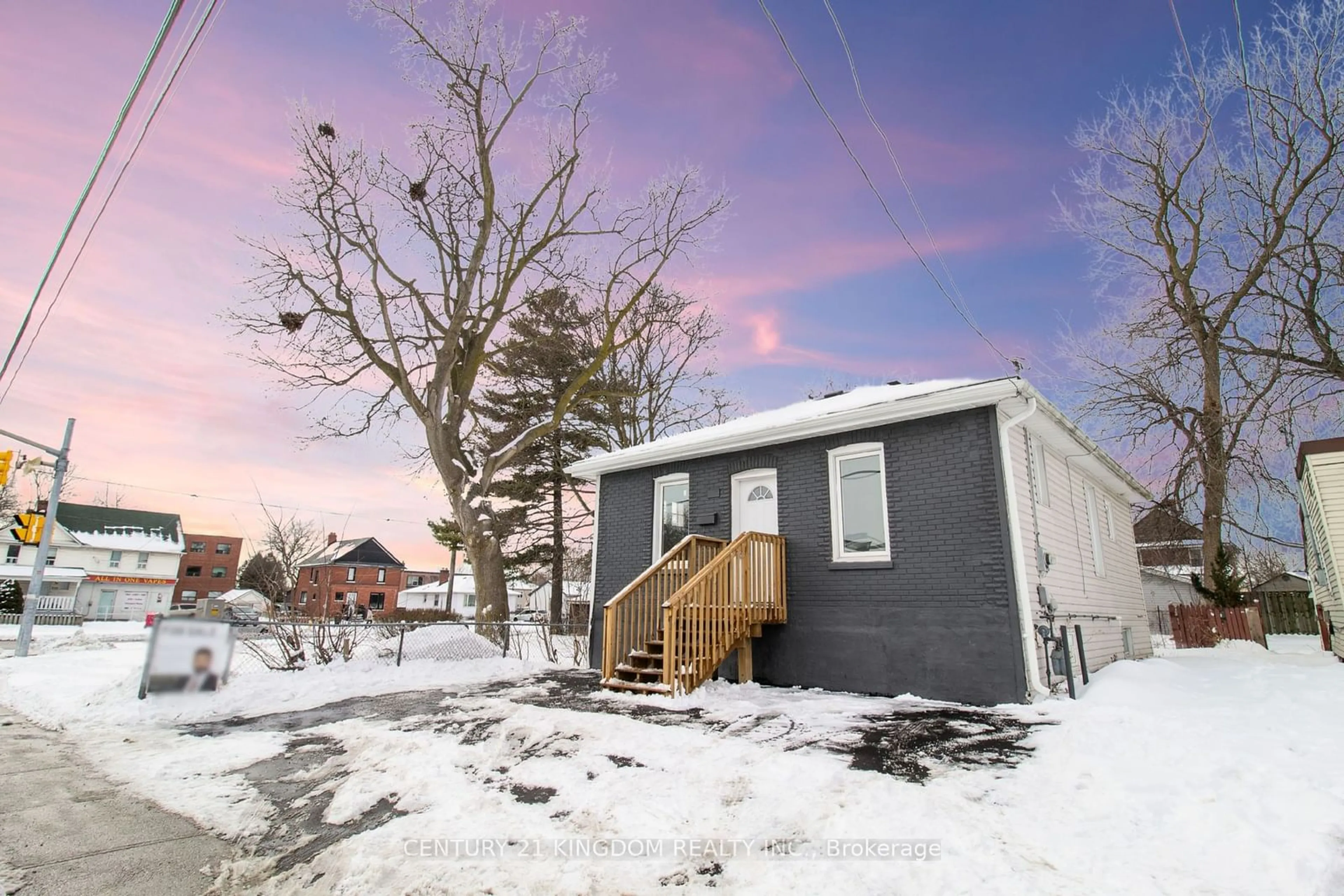 Shed for 130 Park Rd, Oshawa Ontario L1J 4G9