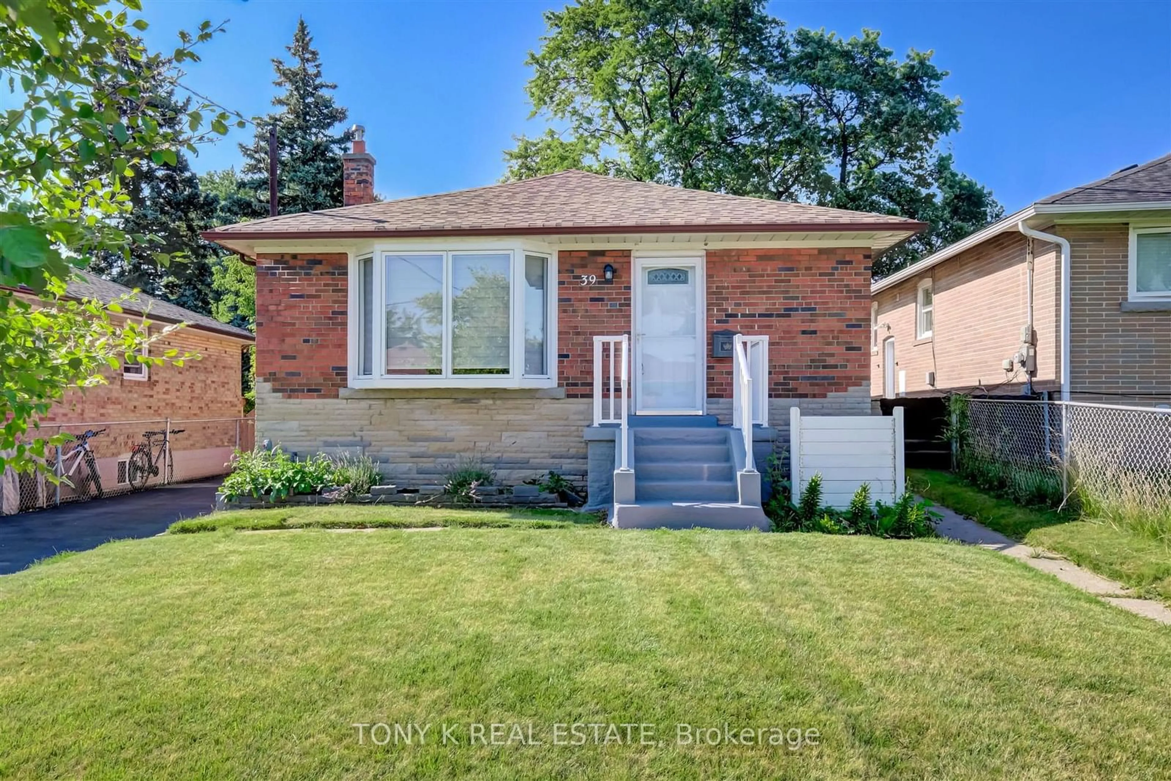 Home with brick exterior material, street for 39 Century Dr, Toronto Ontario M1K 4J7