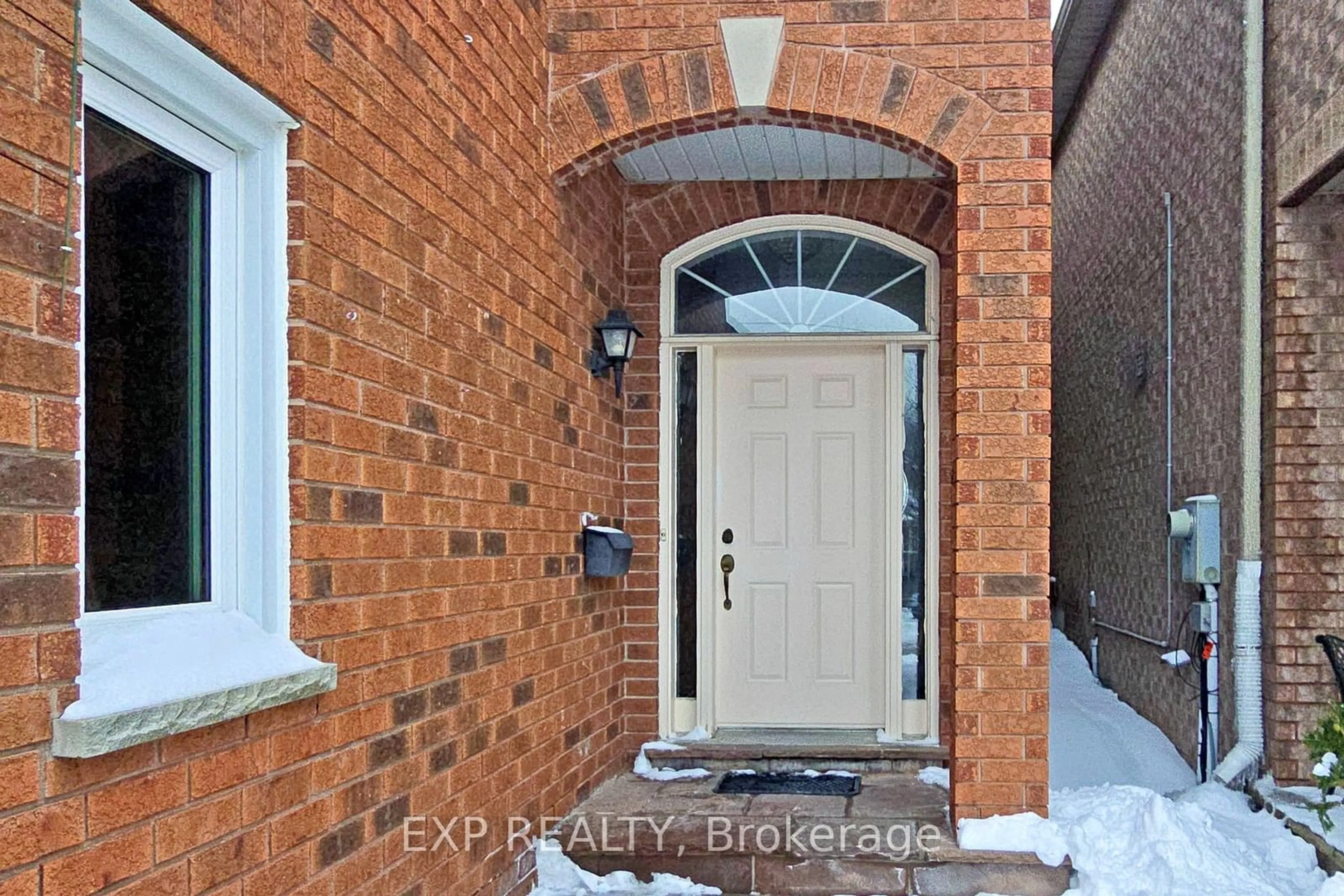 Indoor entryway for 384 Aylesworth Ave, Toronto Ontario M1N 2K6