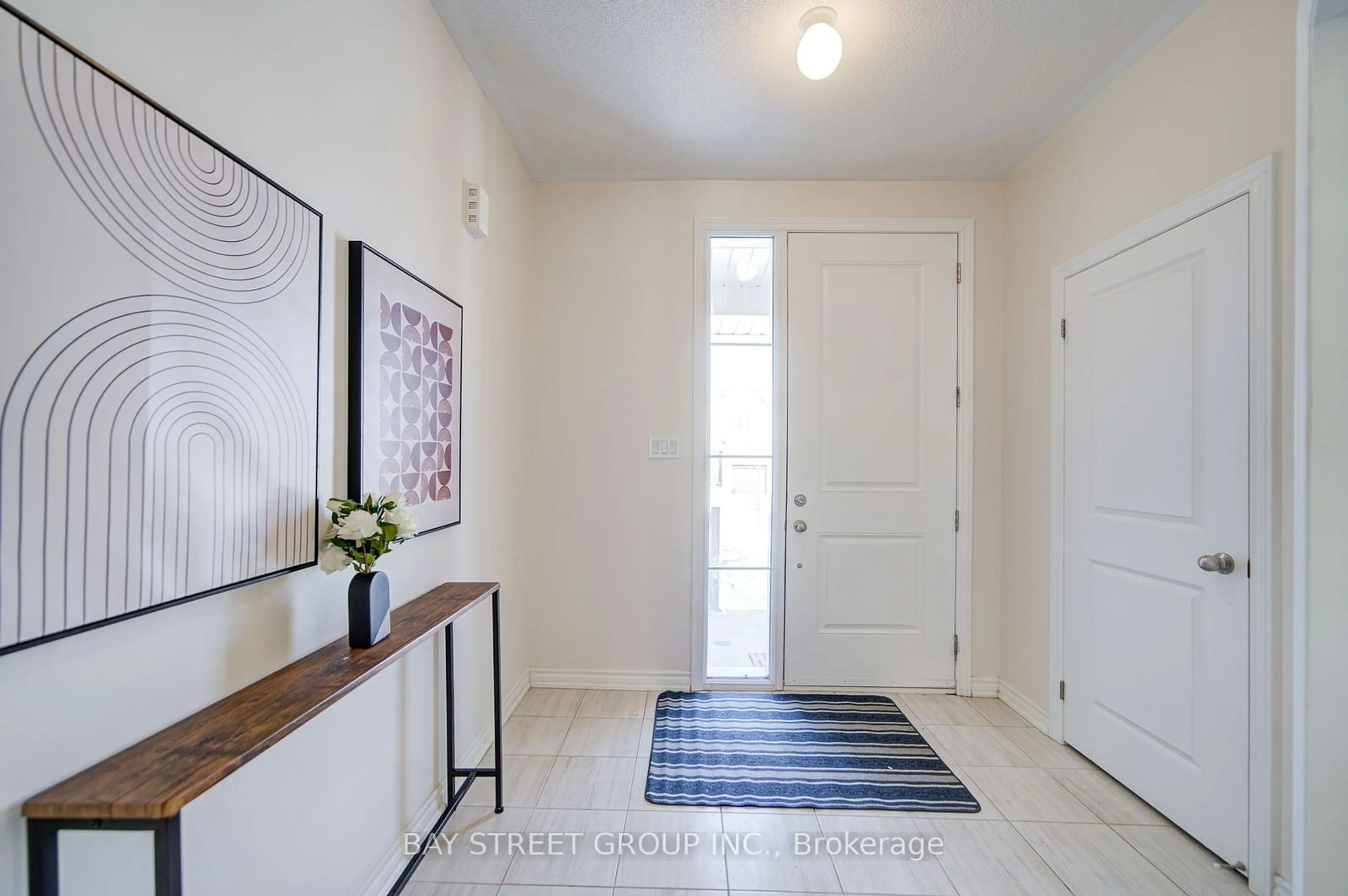 Indoor entryway for 72 Forestlane Way, Scugog Ontario L9L 0B1