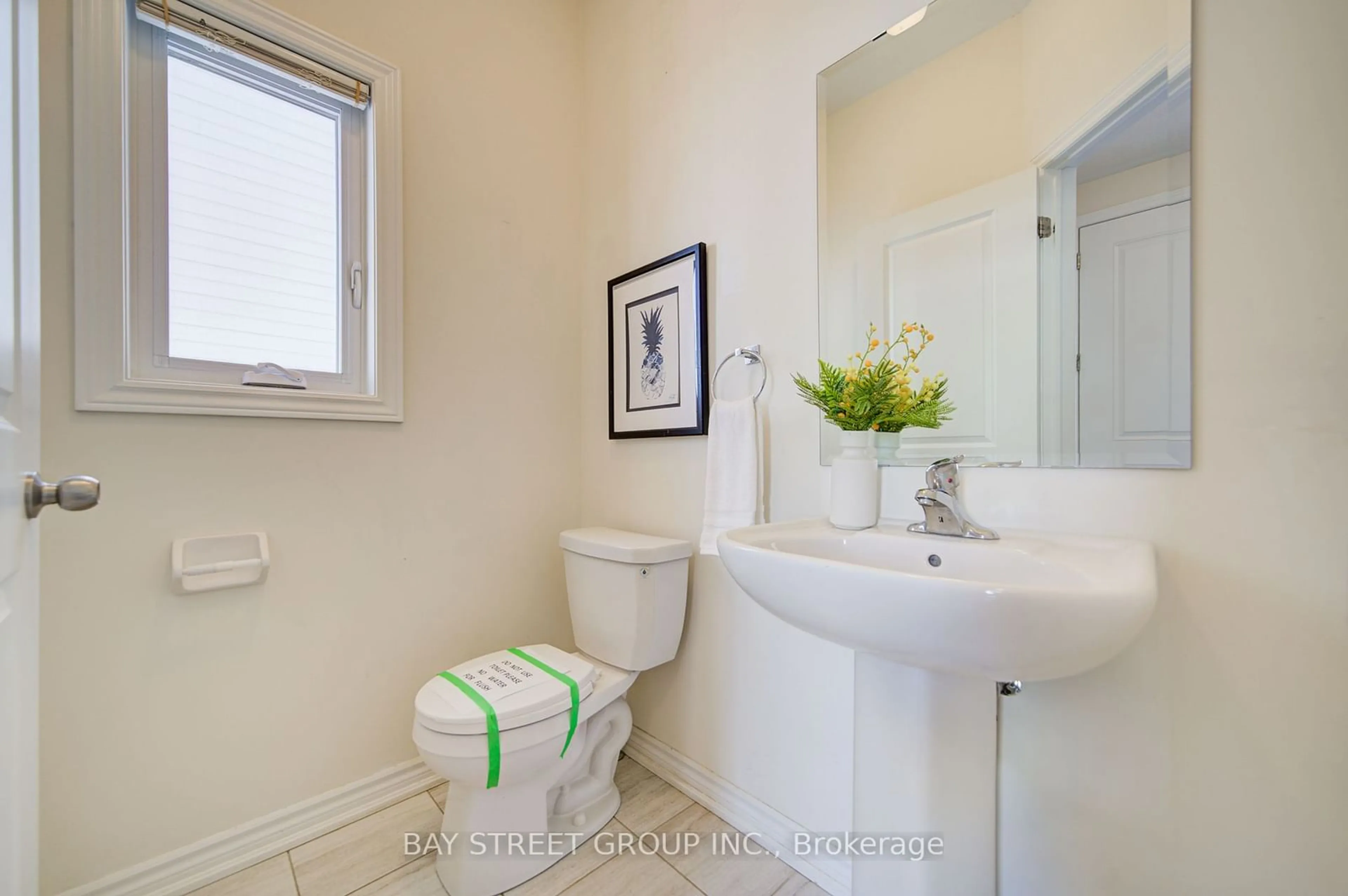 Standard bathroom, ceramic/tile floor for 72 Forestlane Way, Scugog Ontario L9L 0B1