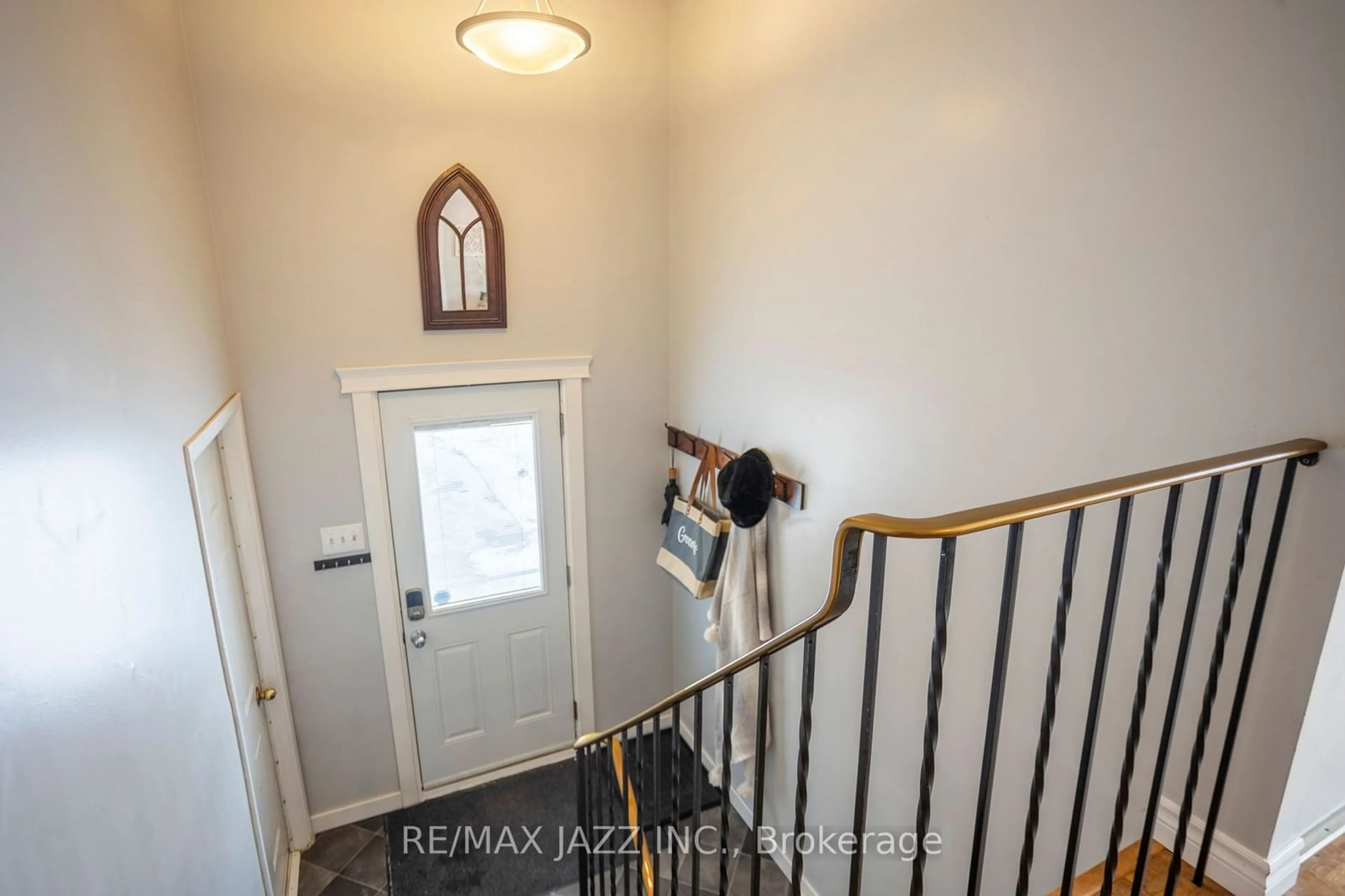 Indoor entryway for 56 Hartsfield Dr, Clarington Ontario L1E 1L8