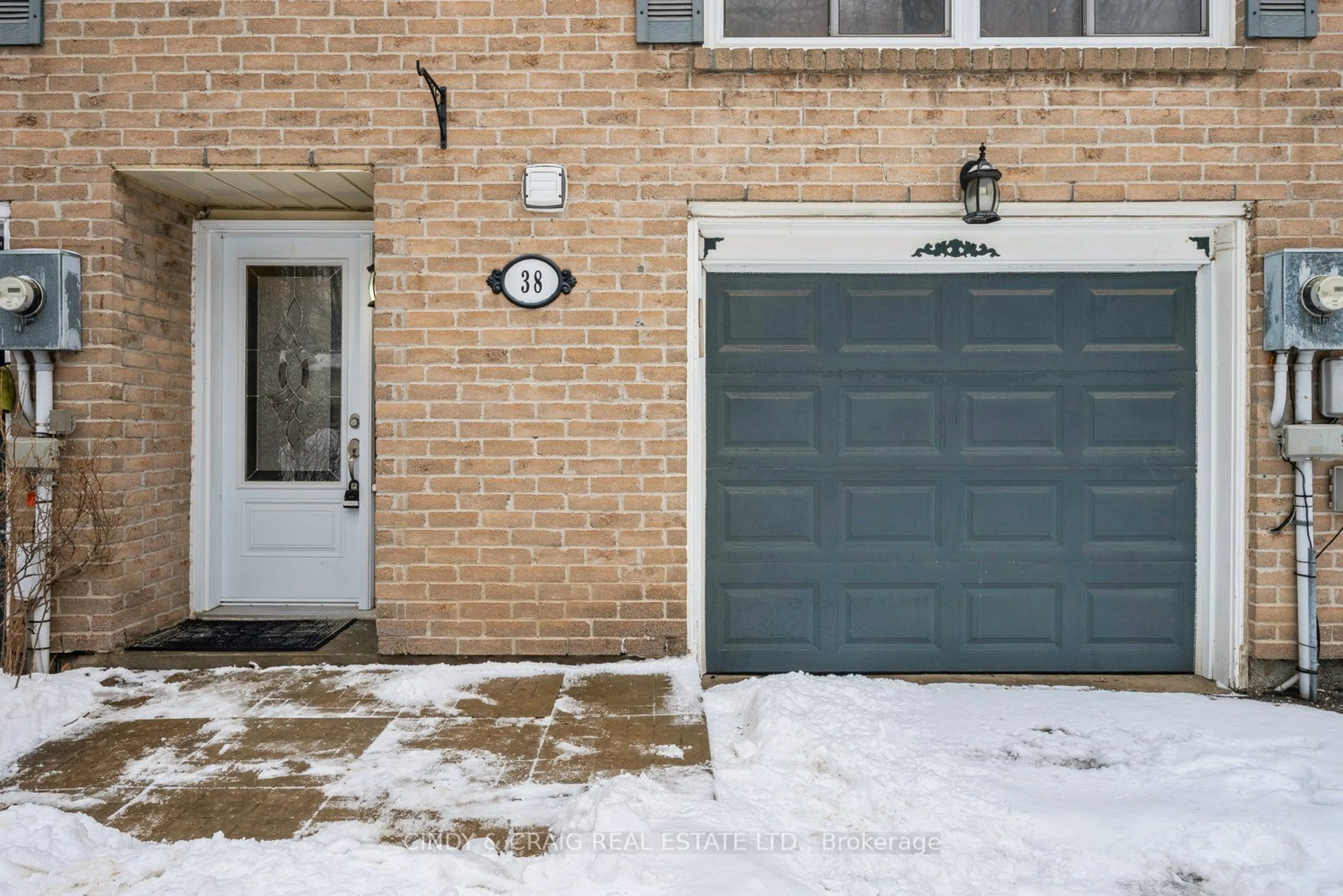 Indoor entryway for 1133 Ritson Rd #38, Oshawa Ontario L1G 7T3