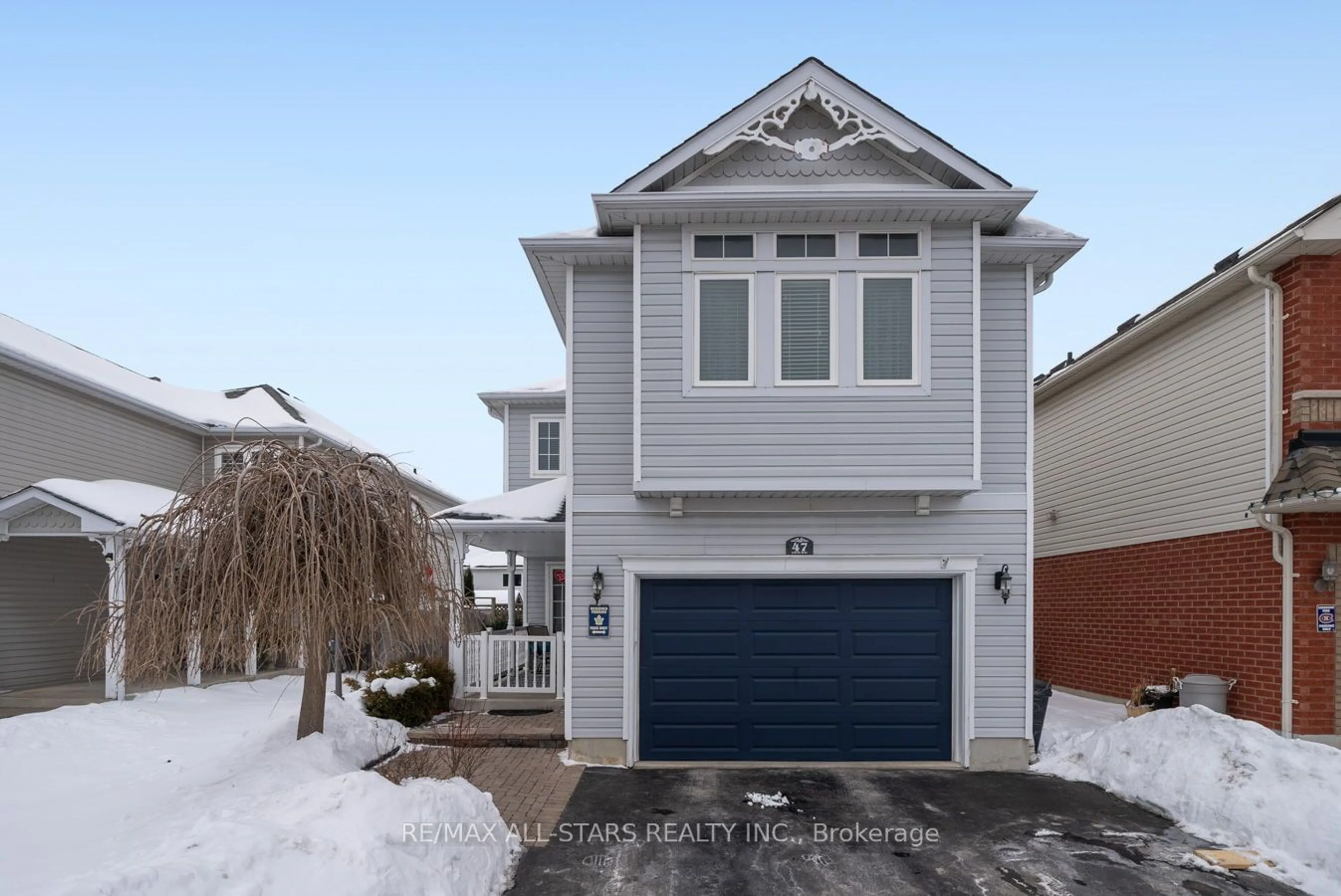 Home with vinyl exterior material, street for 47 Louis Way, Scugog Ontario L9L 1V6