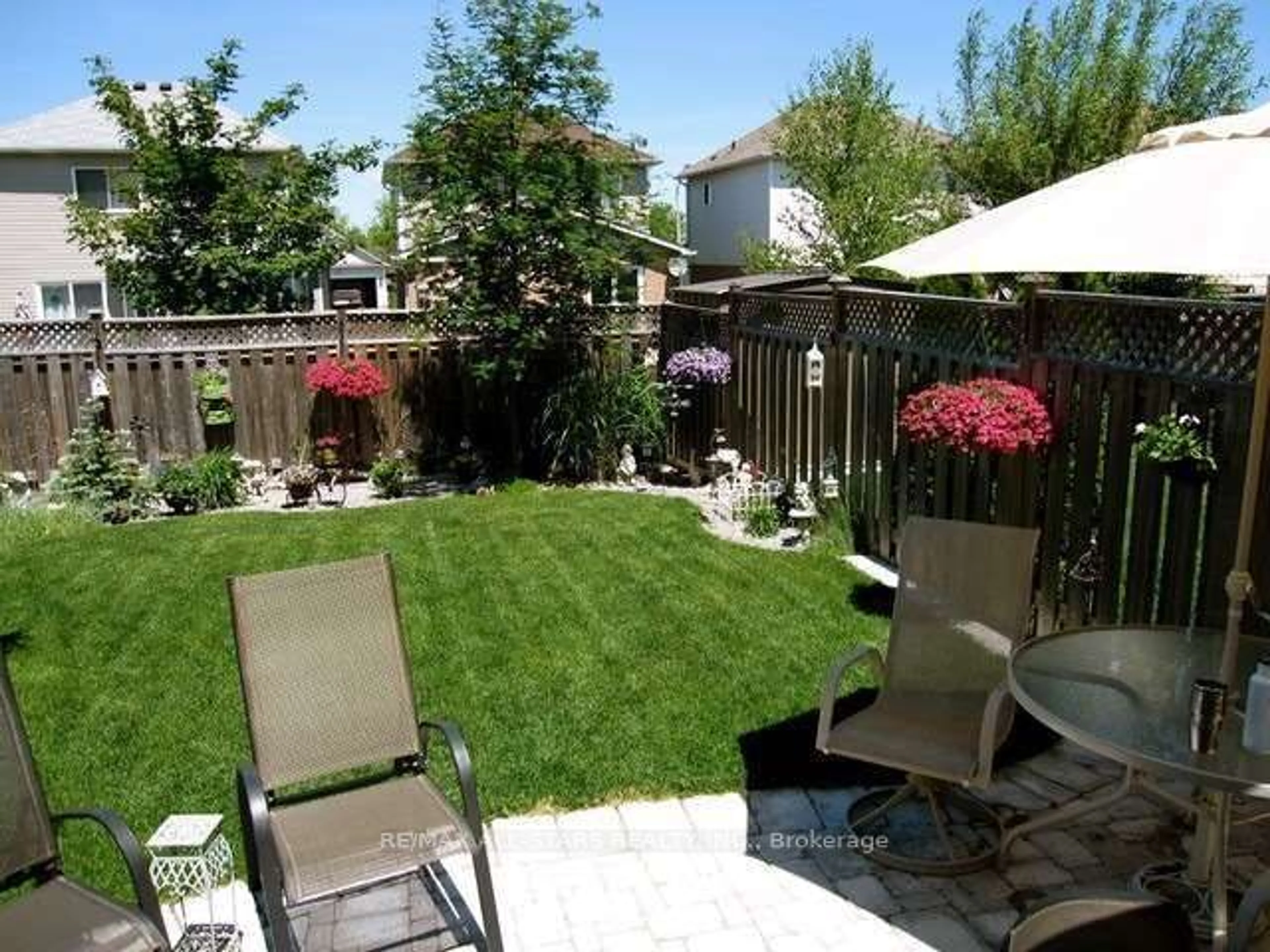 Patio, street for 47 Louis Way, Scugog Ontario L9L 1V6