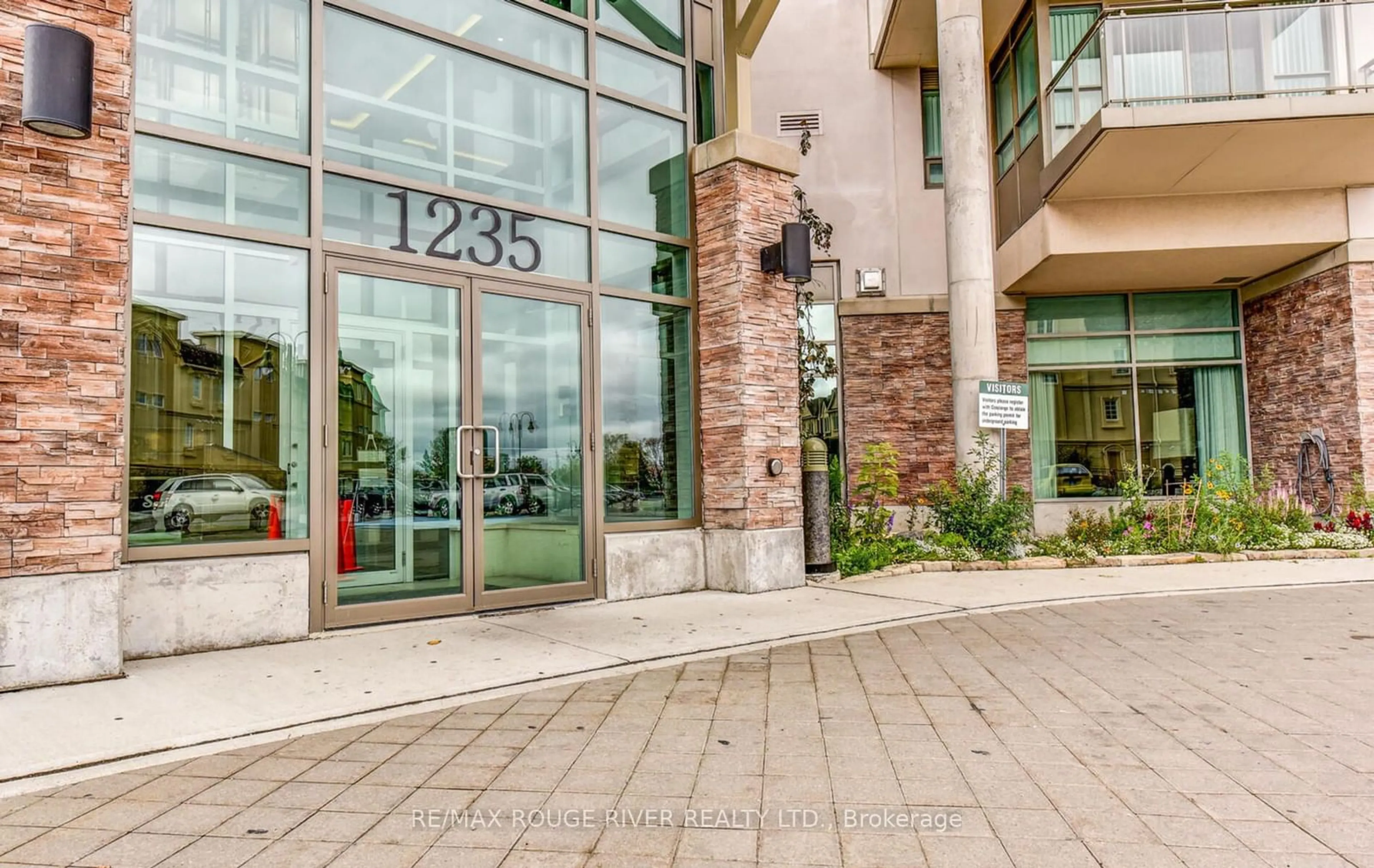 Indoor foyer for 1235 Bayly St #410, Pickering Ontario L1W 1L7