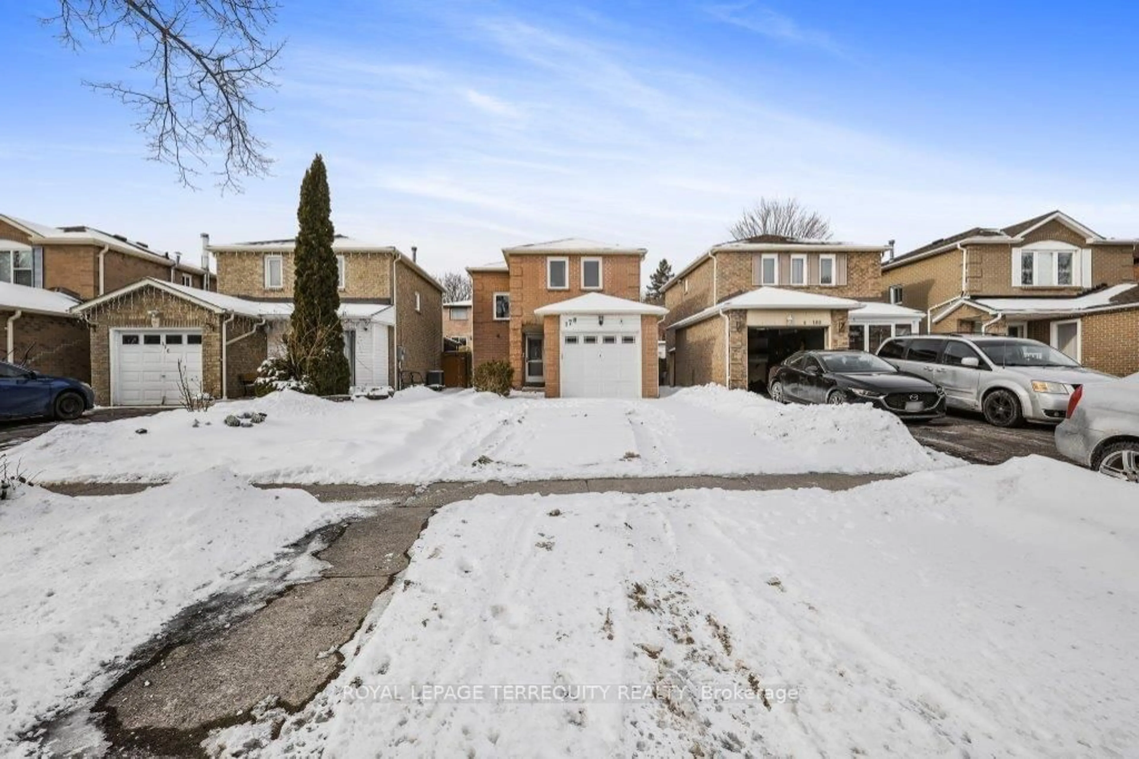 A pic from outside/outdoor area/front of a property/back of a property/a pic from drone, street for 178 Radford Dr, Ajax Ontario L1T 2C2