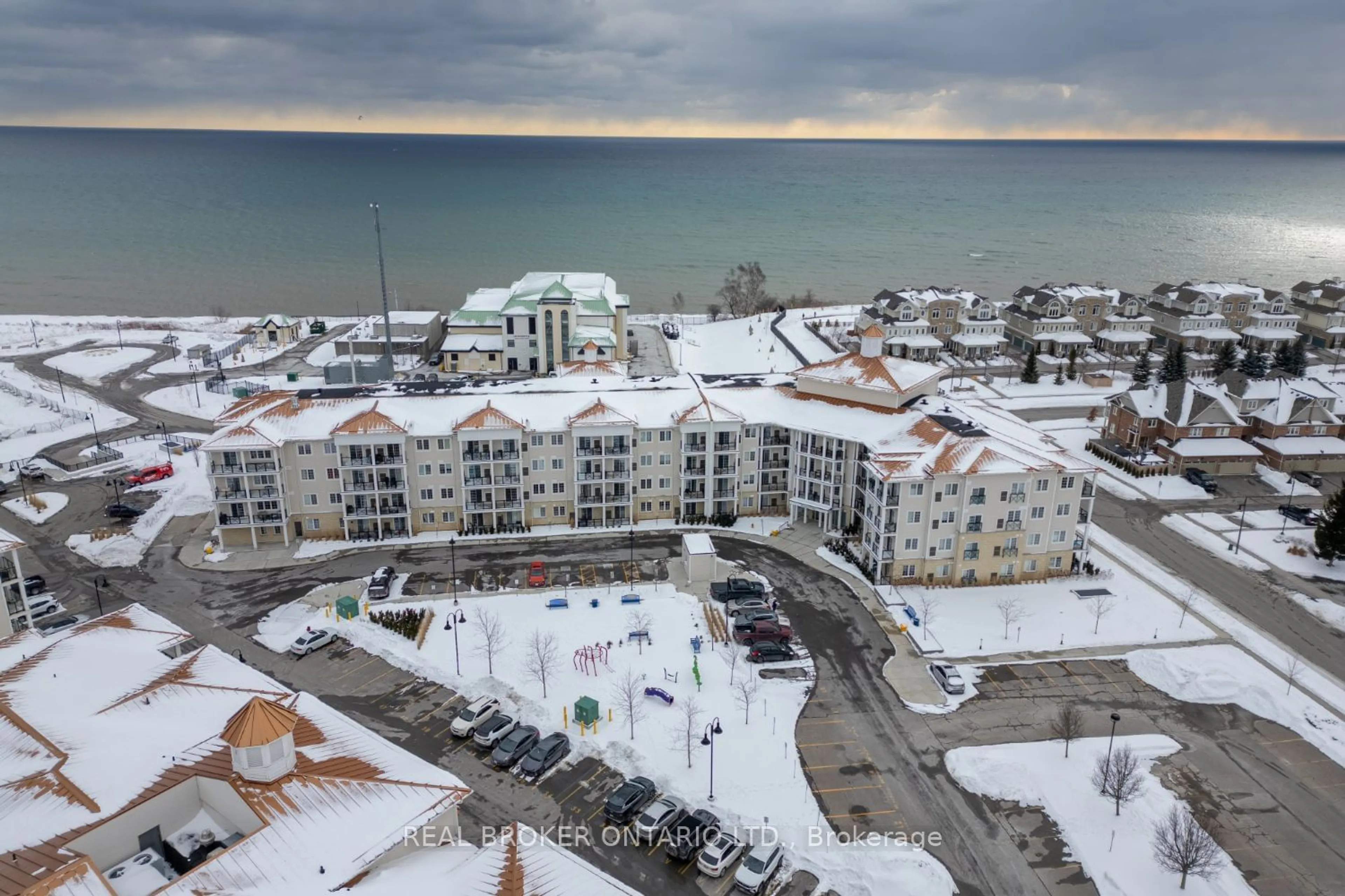 A pic from outside/outdoor area/front of a property/back of a property/a pic from drone, city buildings view from balcony for 50 Lakebreeze Dr #427, Clarington Ontario L1B 0V9