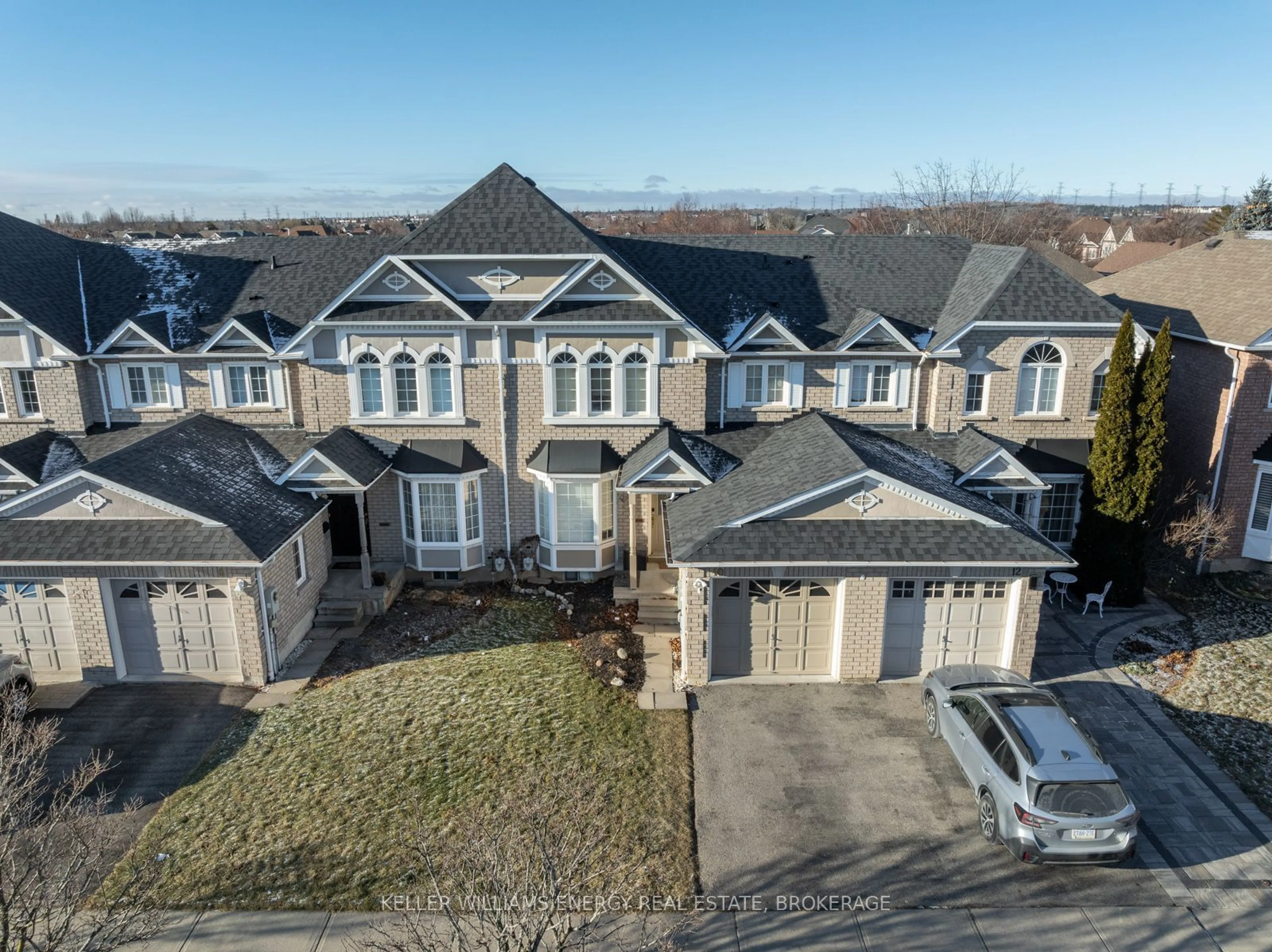 A pic from outside/outdoor area/front of a property/back of a property/a pic from drone, street for 10 Windle Dr, Ajax Ontario L1T 4P1