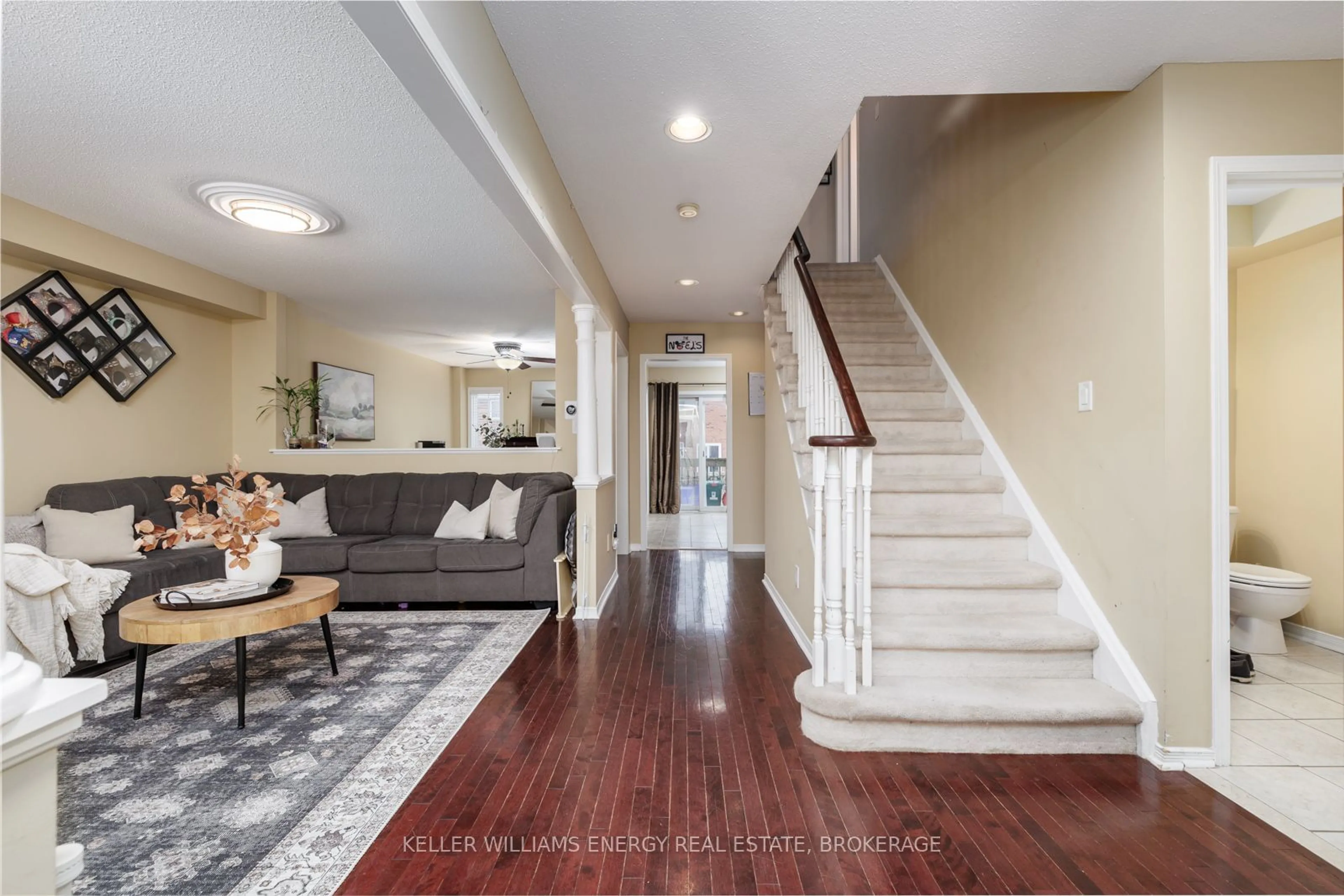Indoor entryway for 10 Windle Dr, Ajax Ontario L1T 4P1