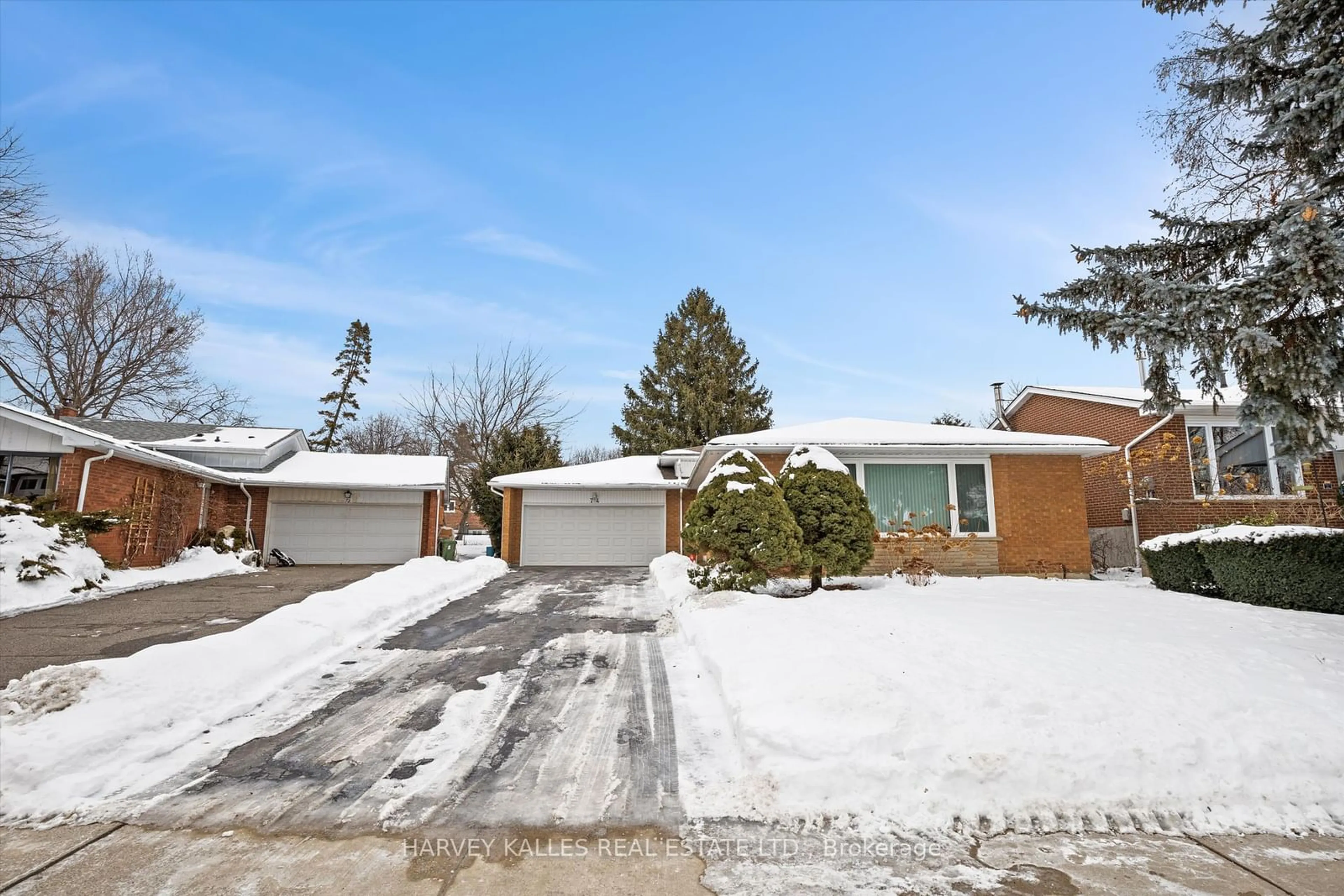 A pic from outside/outdoor area/front of a property/back of a property/a pic from drone, street for 74 Rainier Sq, Toronto Ontario M1T 2Z9