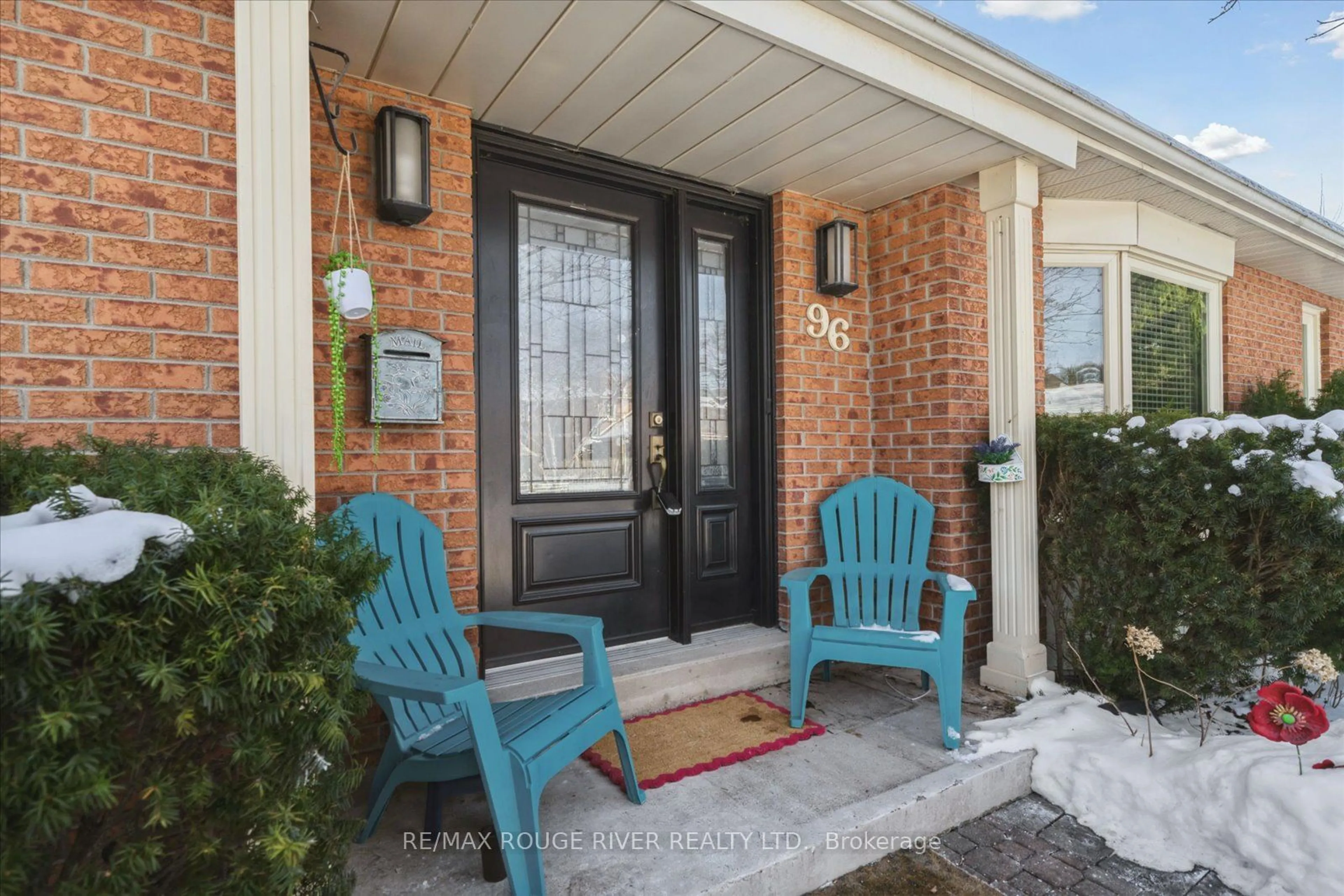 Indoor entryway for 96 Wyndfield Cres, Whitby Ontario L1N 8K9