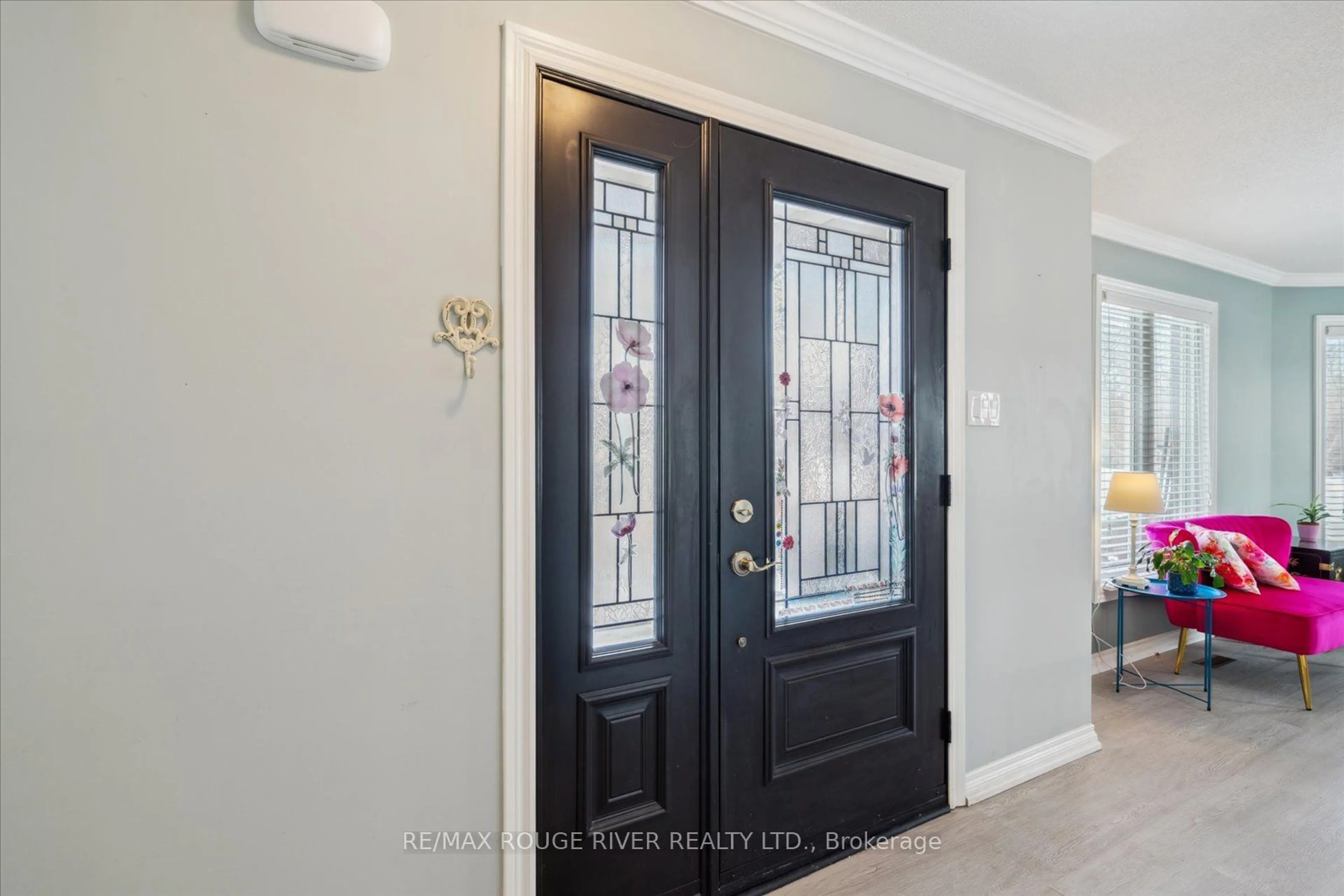 Indoor entryway for 96 Wyndfield Cres, Whitby Ontario L1N 8K9