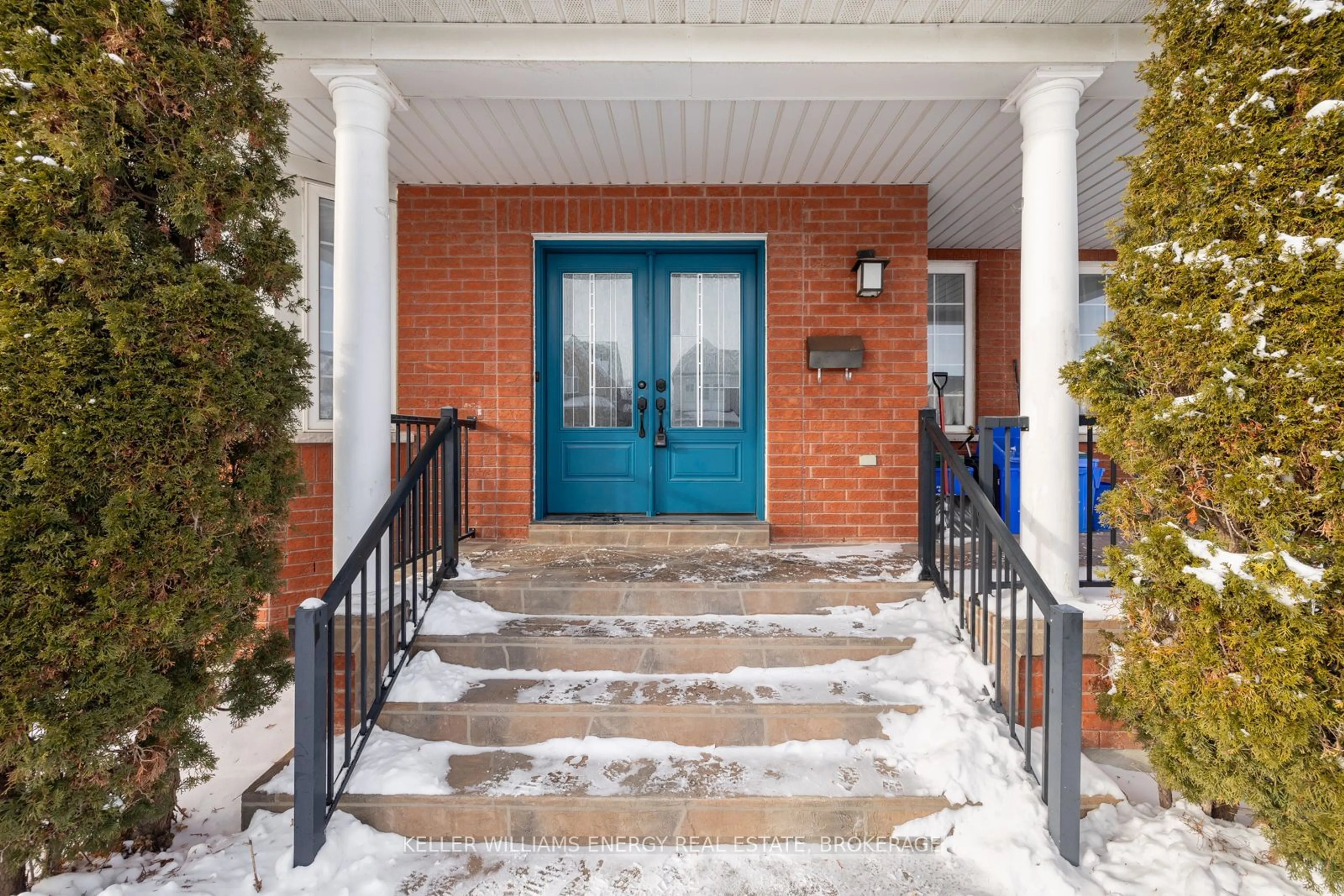 Indoor entryway for 1091 Windrush Dr, Oshawa Ontario L1K 2R5