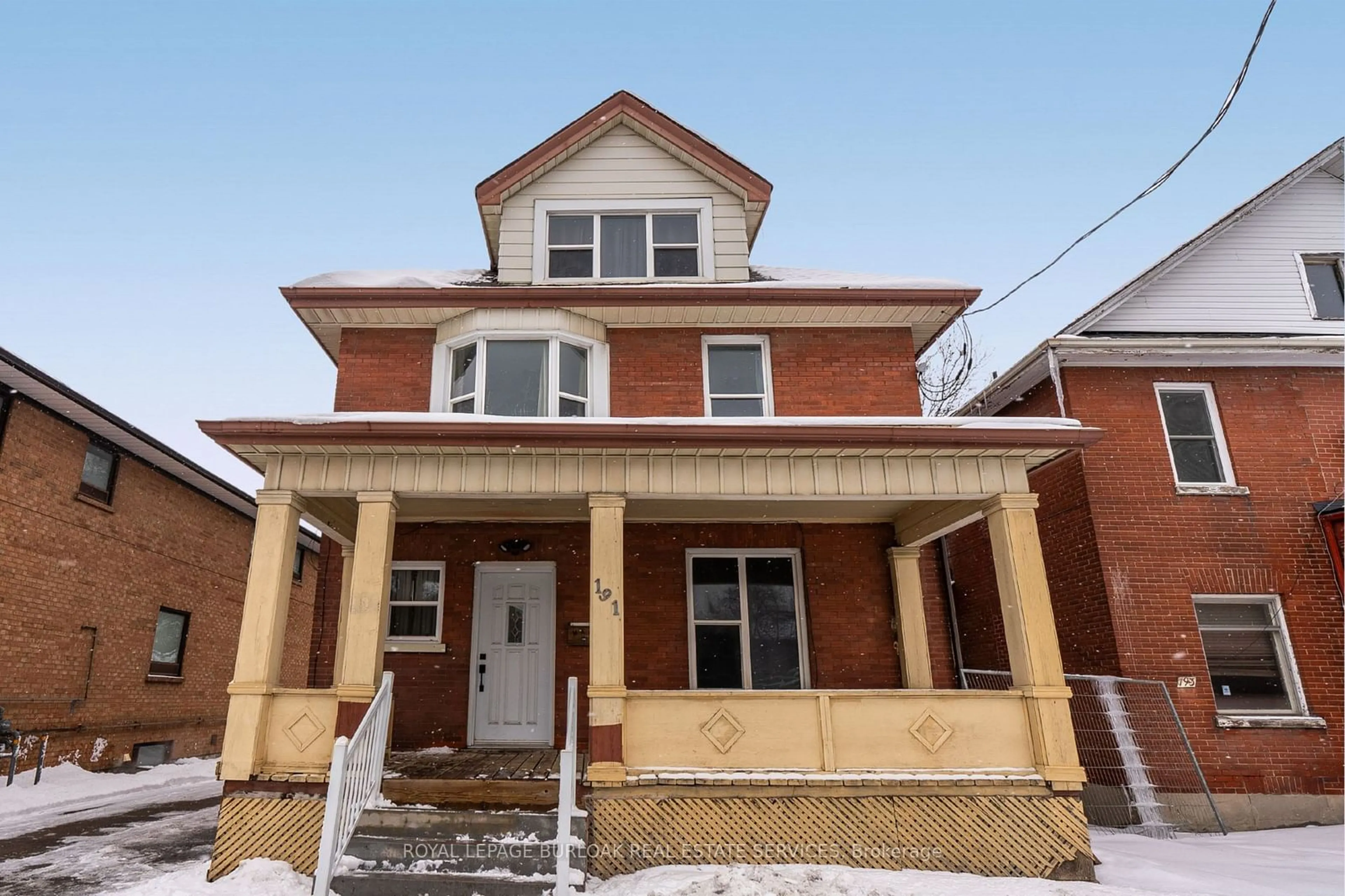 Home with brick exterior material, street for 191 Simcoe St, Oshawa Ontario L1H 4H2