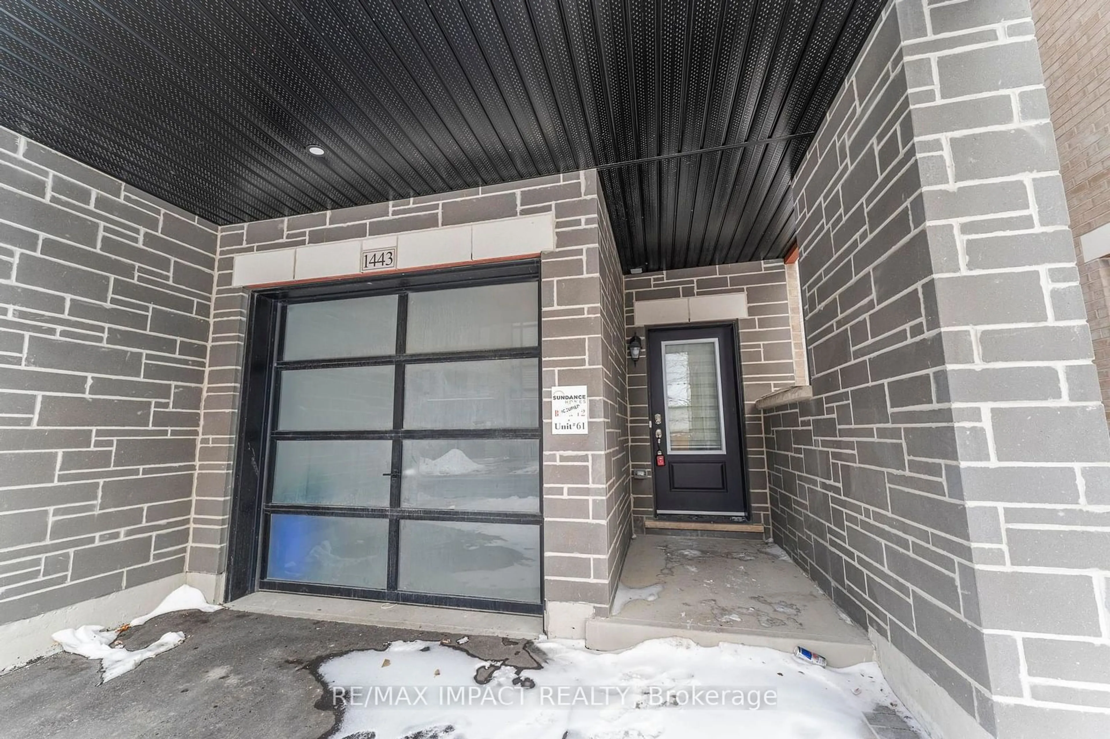 Indoor entryway for 1443 Coral Springs Path, Oshawa Ontario L1K 3G1