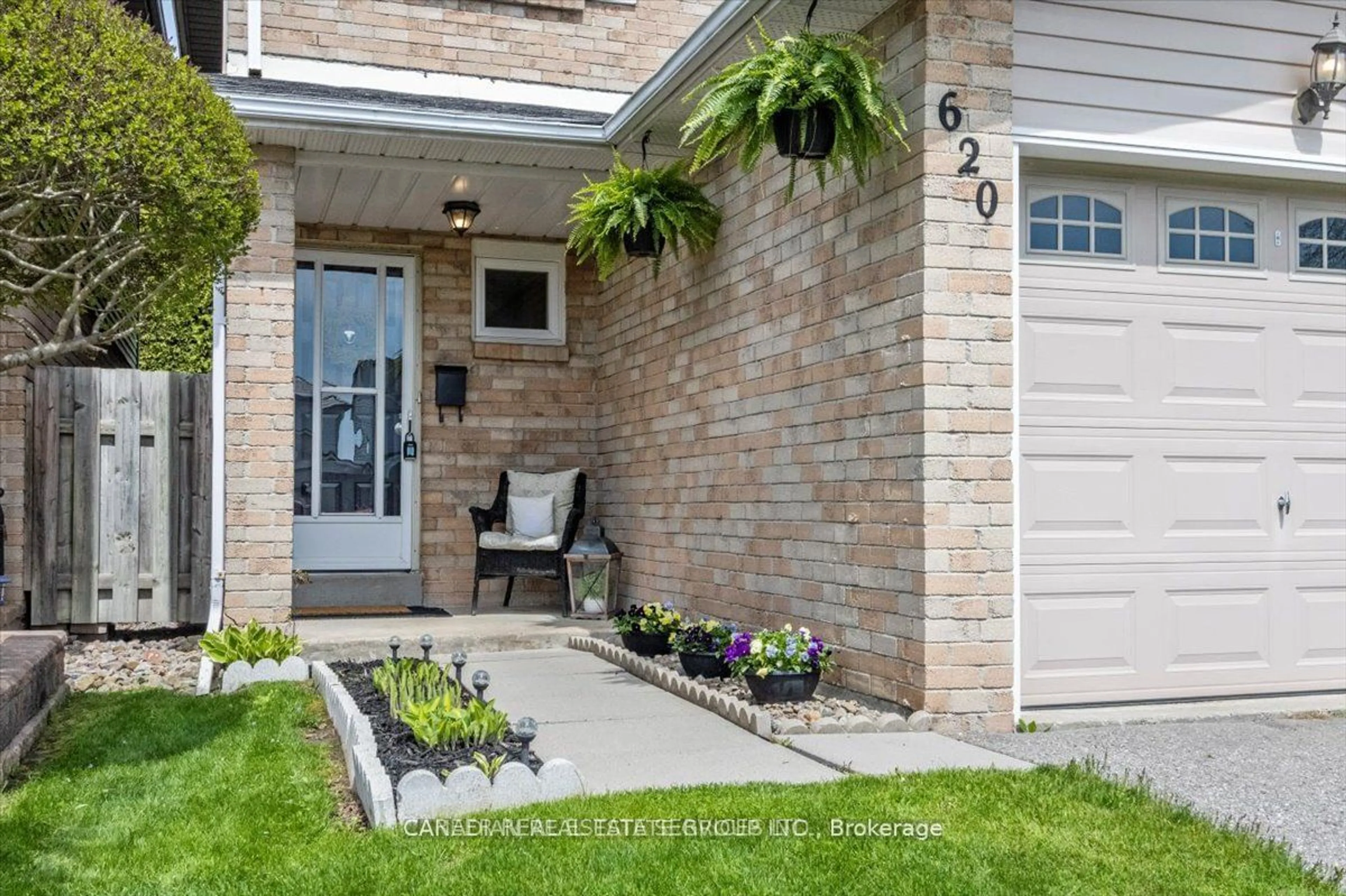 Home with brick exterior material, street for 620 Down Cres, Oshawa Ontario L1H 8K4