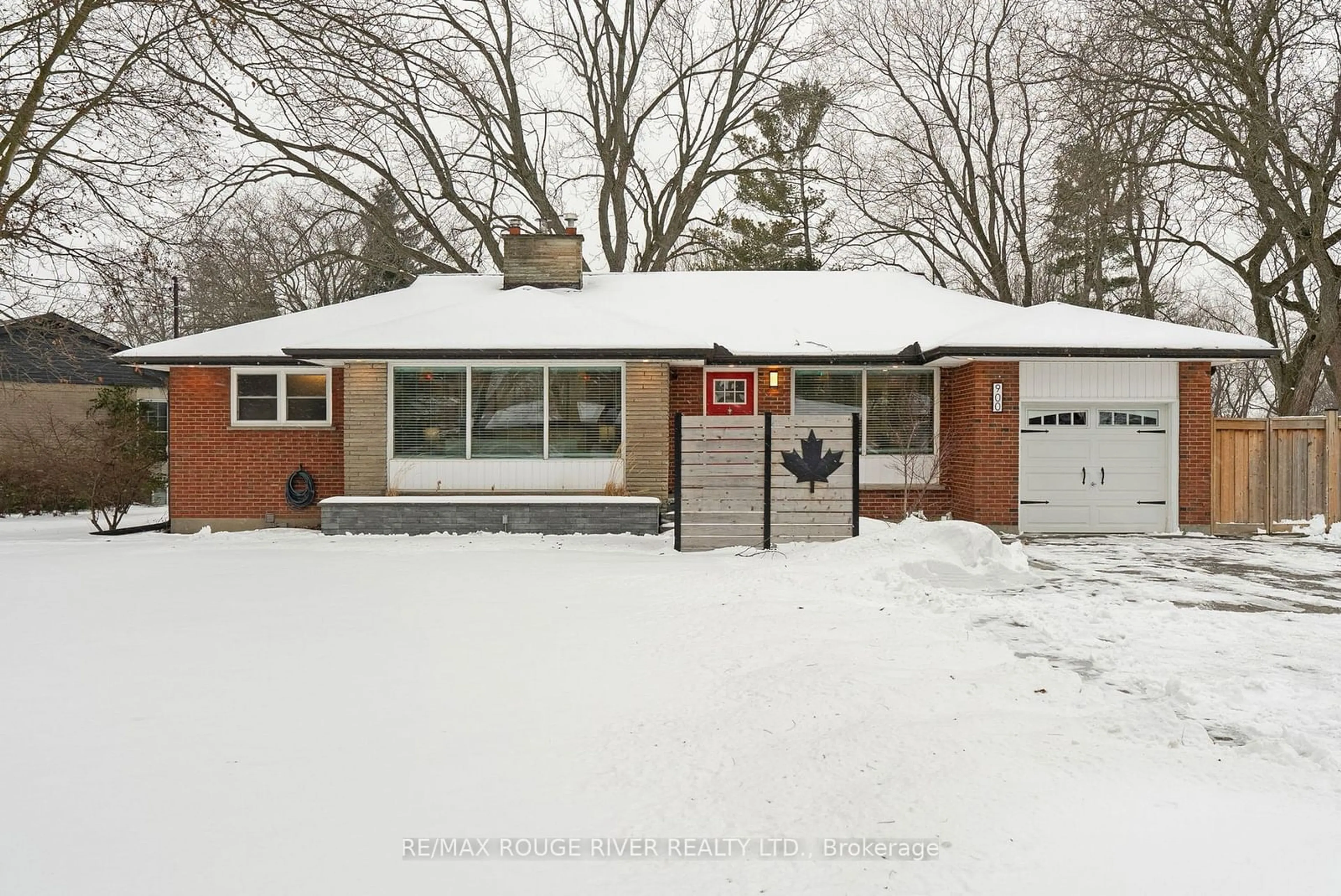 Home with brick exterior material, street for 900 Henry St, Whitby Ontario L1N 5E5