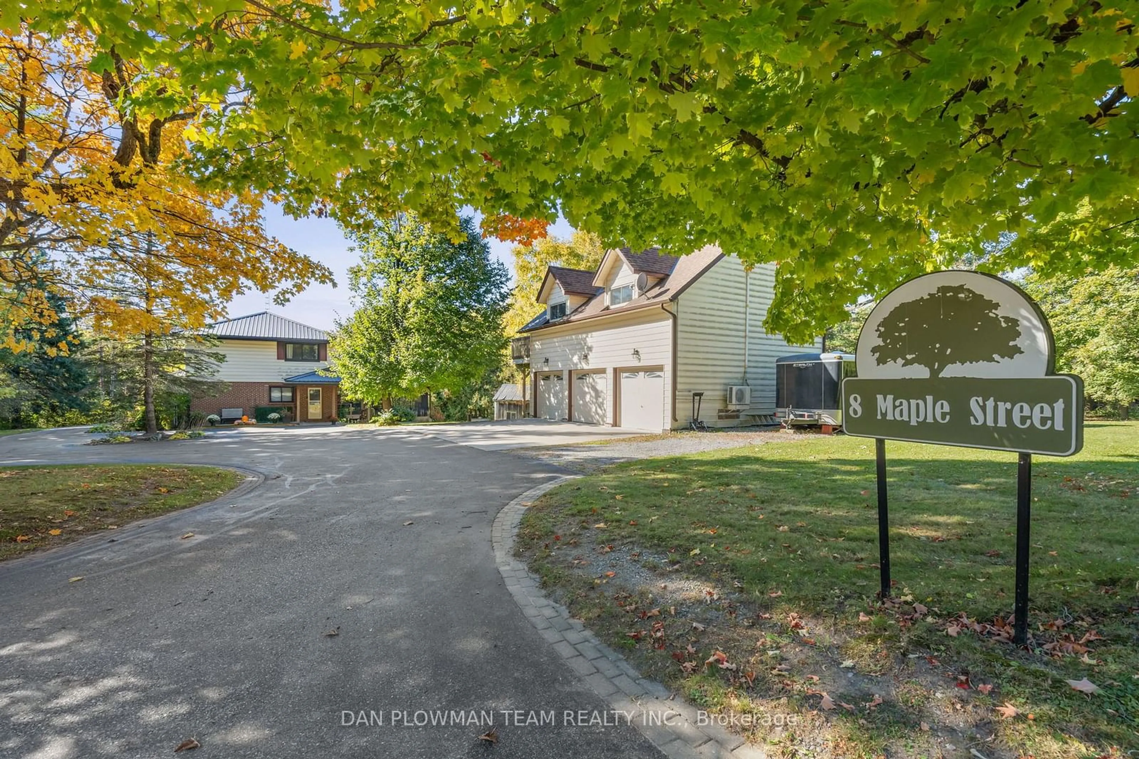 A pic from outside/outdoor area/front of a property/back of a property/a pic from drone, street for 8 Maple St, Clarington Ontario L1C 6N3