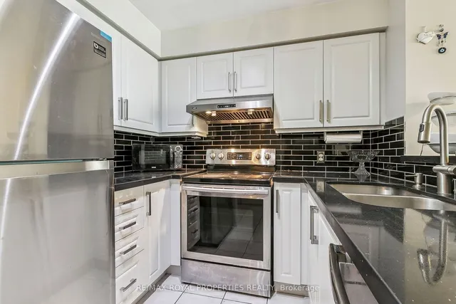 Additional property image - 11 Lee Centre Dr Unit 1002