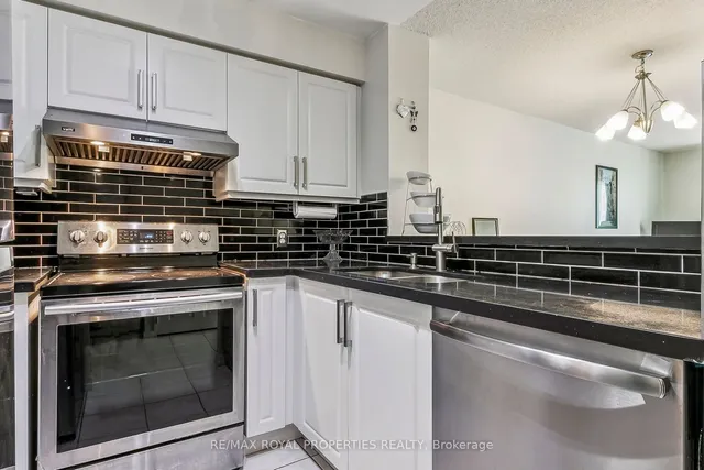 Additional property image - 11 Lee Centre Dr Unit 1002