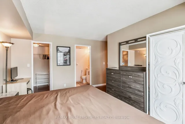 Additional property image - 11 Lee Centre Dr Unit 1002