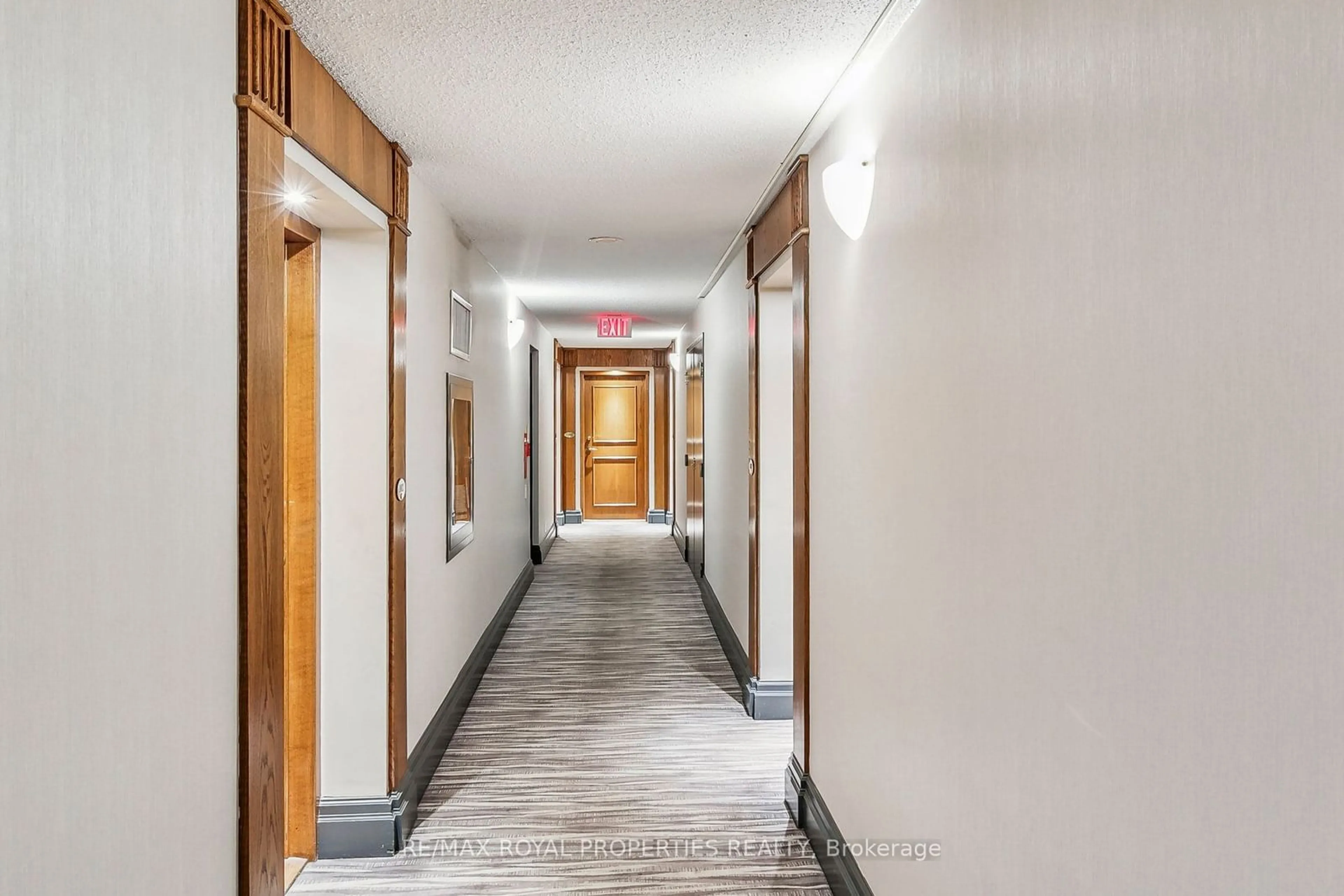 Indoor foyer for 11 Lee Centre Dr #1002, Toronto Ontario M1H 3J5