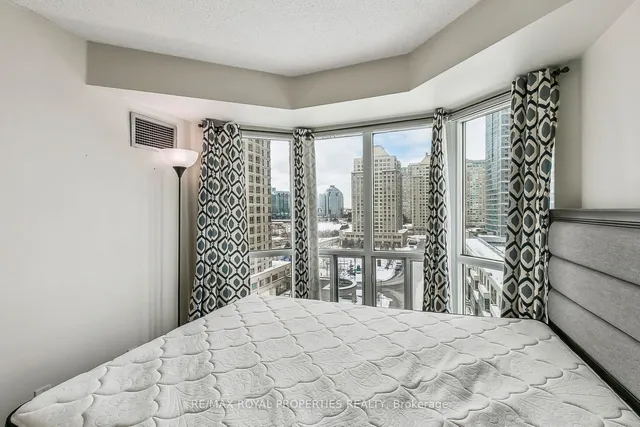Additional property image - 11 Lee Centre Dr Unit 1002