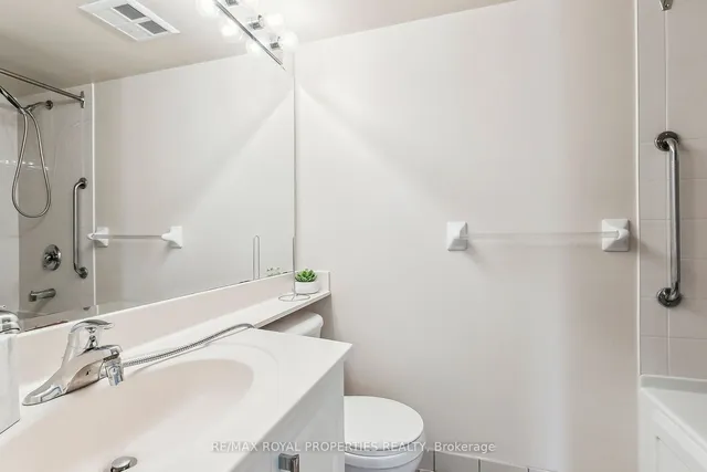 Additional property image - 11 Lee Centre Dr Unit 1002