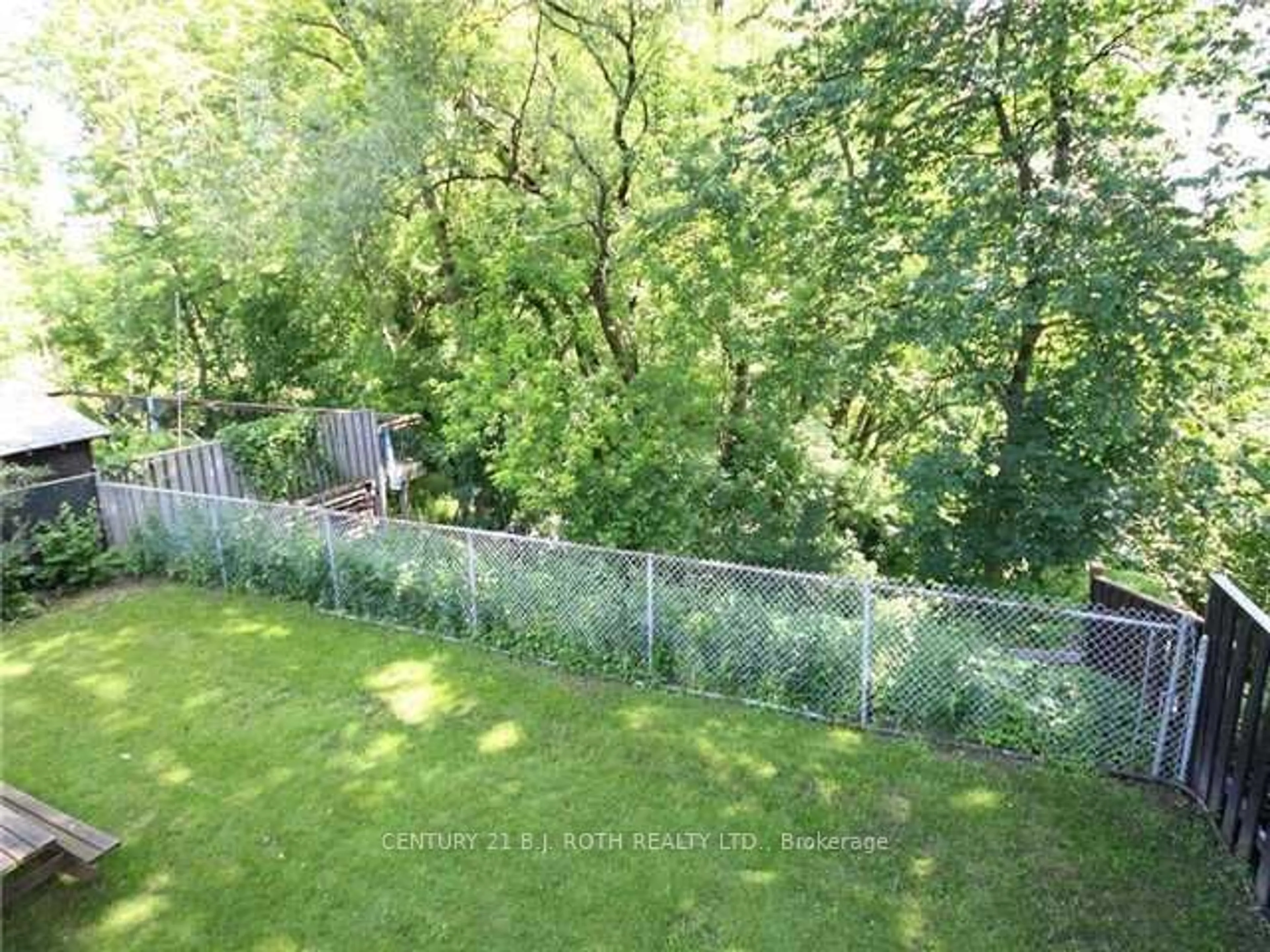 A pic from outside/outdoor area/front of a property/back of a property/a pic from drone, forest/trees view for 277 Birkdale Rd, Toronto Ontario M1P 3S3