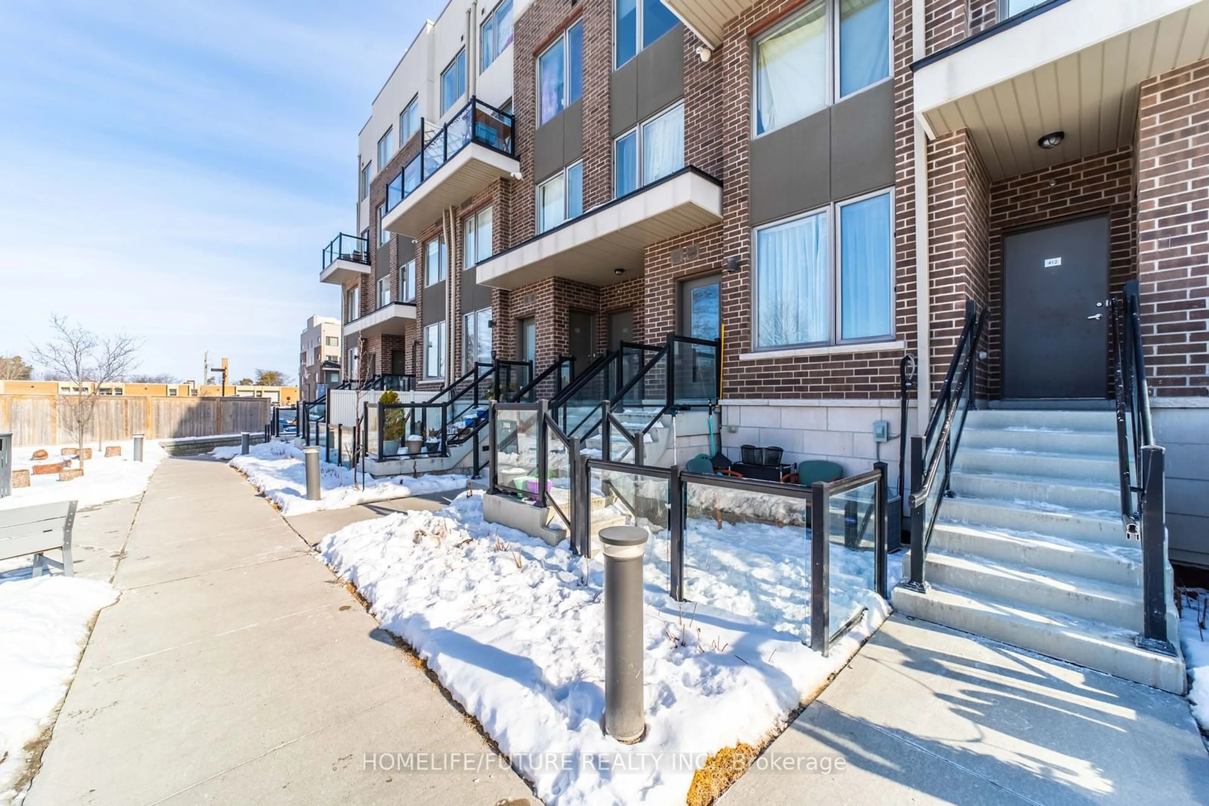 Patio, street for 1460 Whites Rd #413, Pickering Ontario L1V 0E8