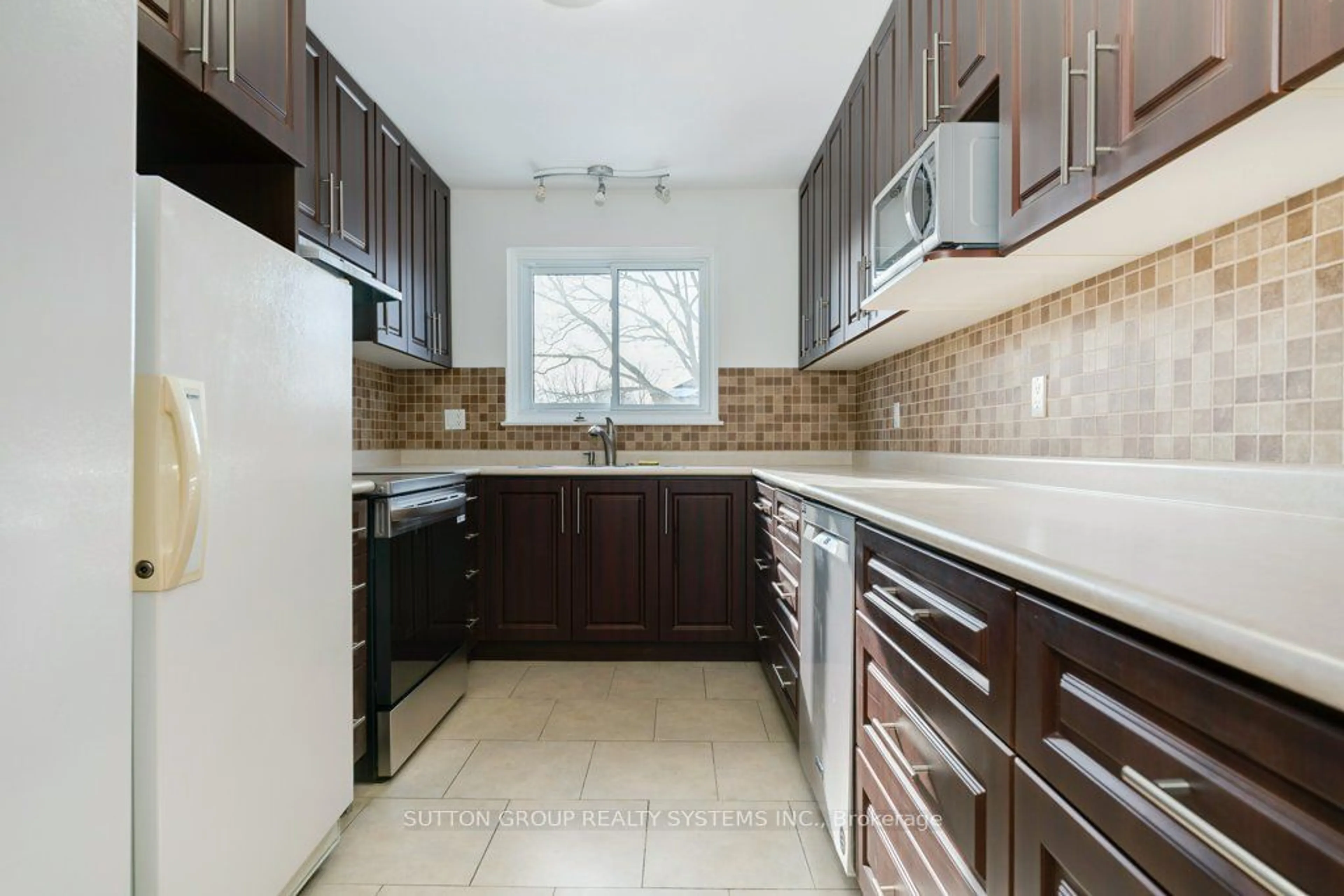 Standard kitchen, ceramic/tile floor for 2 White Abbey Park #17, Toronto Ontario M1R 5A1