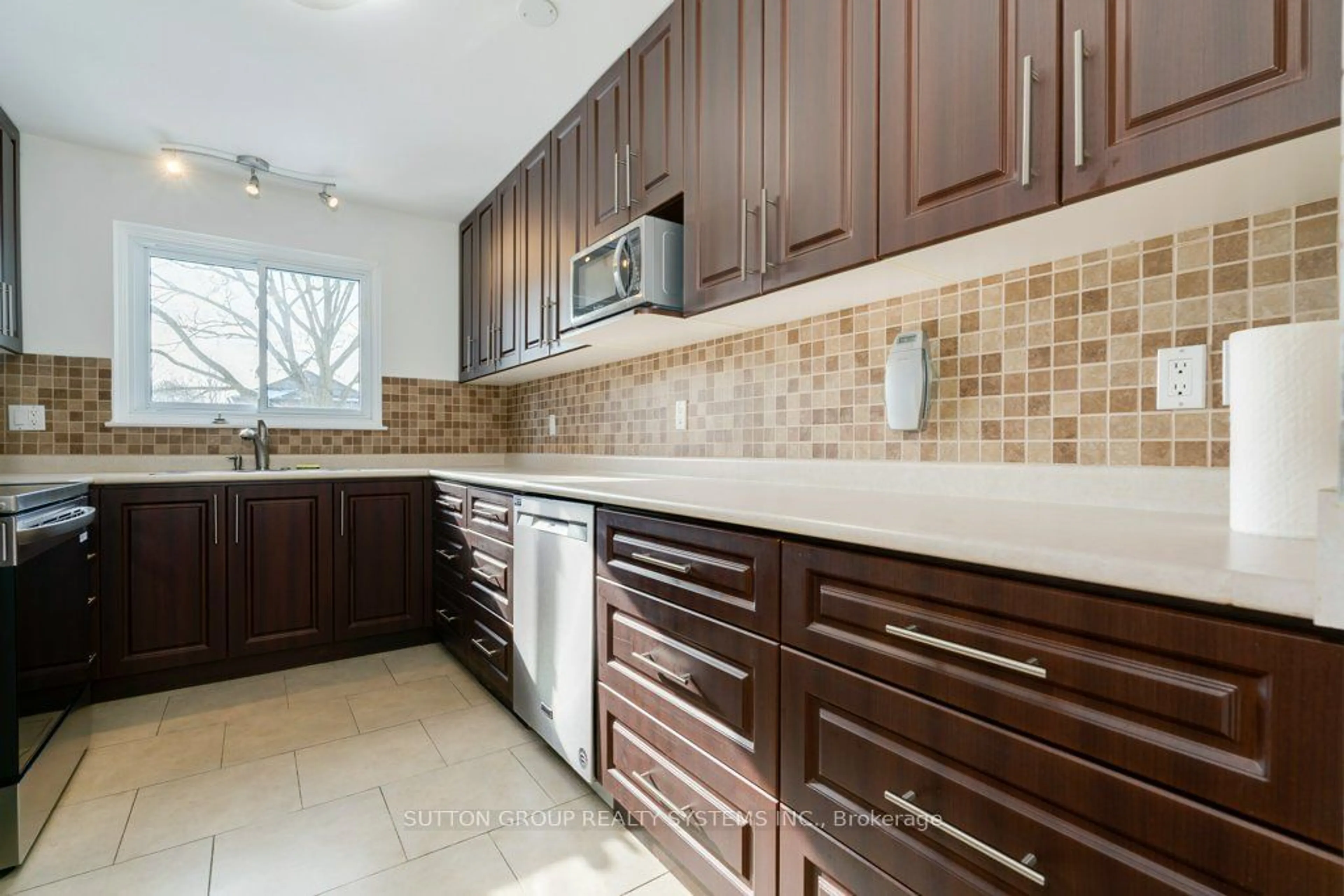 Standard kitchen, ceramic/tile floor for 2 White Abbey Park #17, Toronto Ontario M1R 5A1