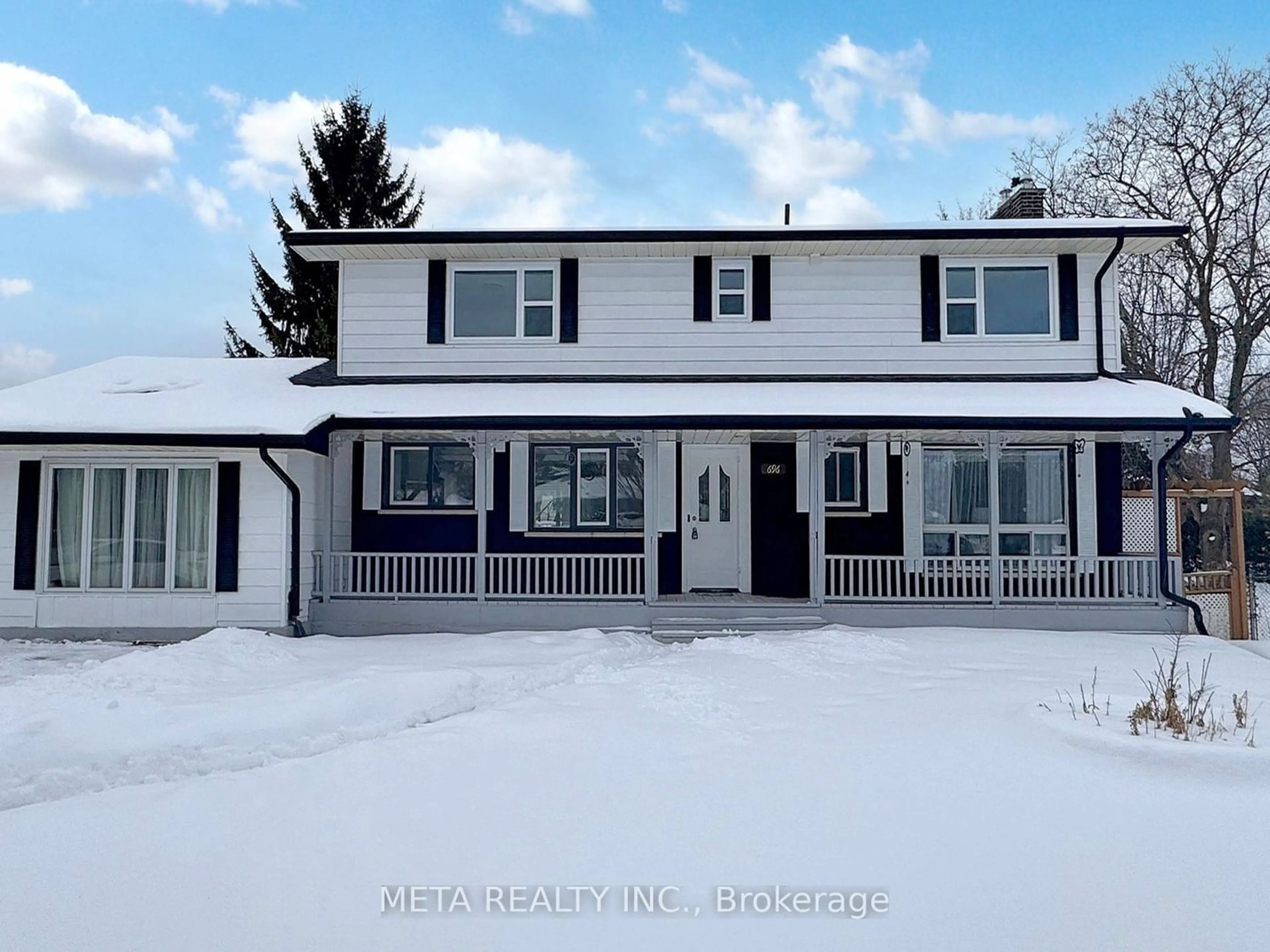 A pic from outside/outdoor area/front of a property/back of a property/a pic from drone, street for 696 Jasmine Cres, Oshawa Ontario L1G 3C3