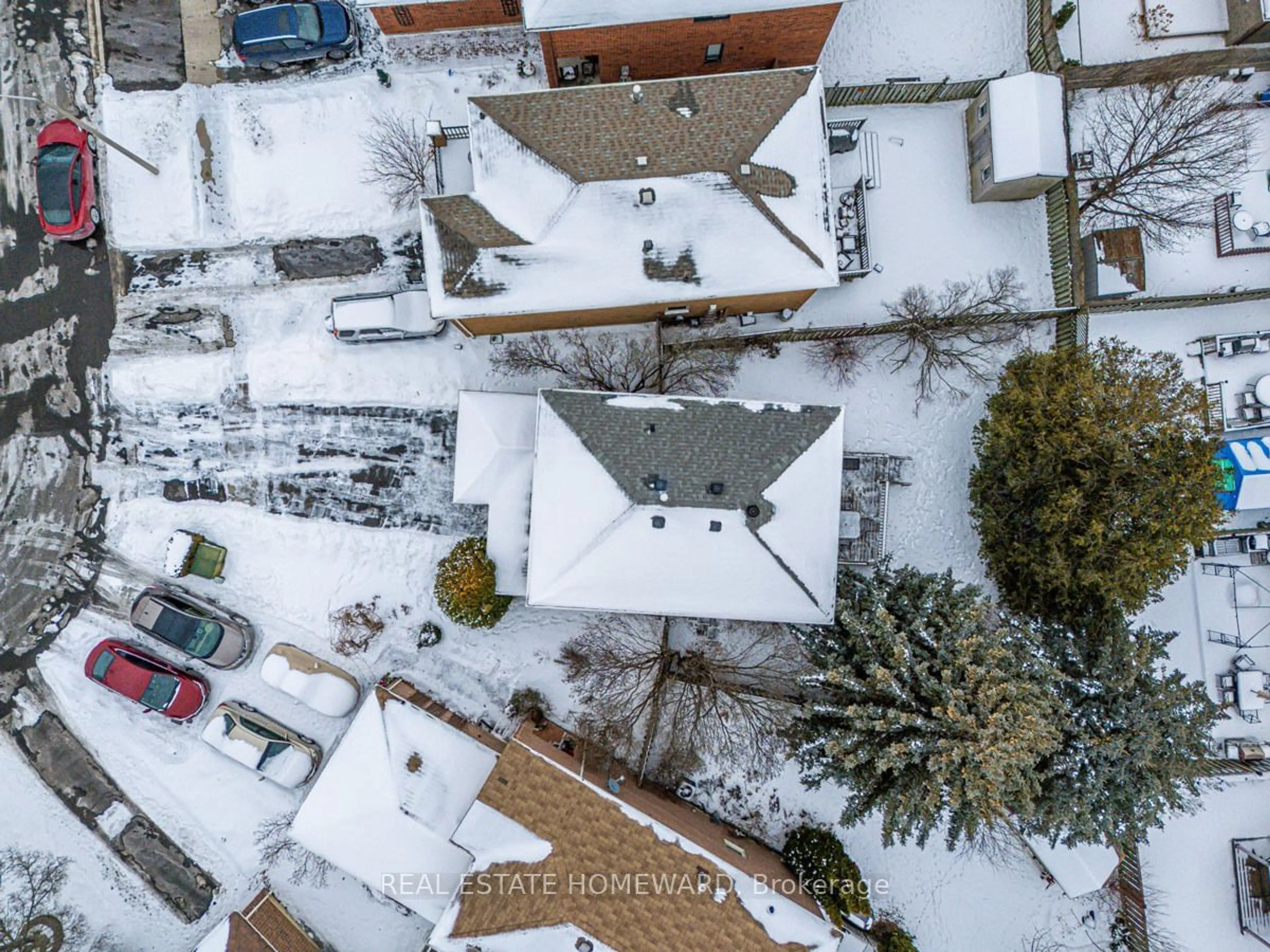 A pic from outside/outdoor area/front of a property/back of a property/a pic from drone, street for 14 Bowers Crt, Ajax Ontario L1T 2L5