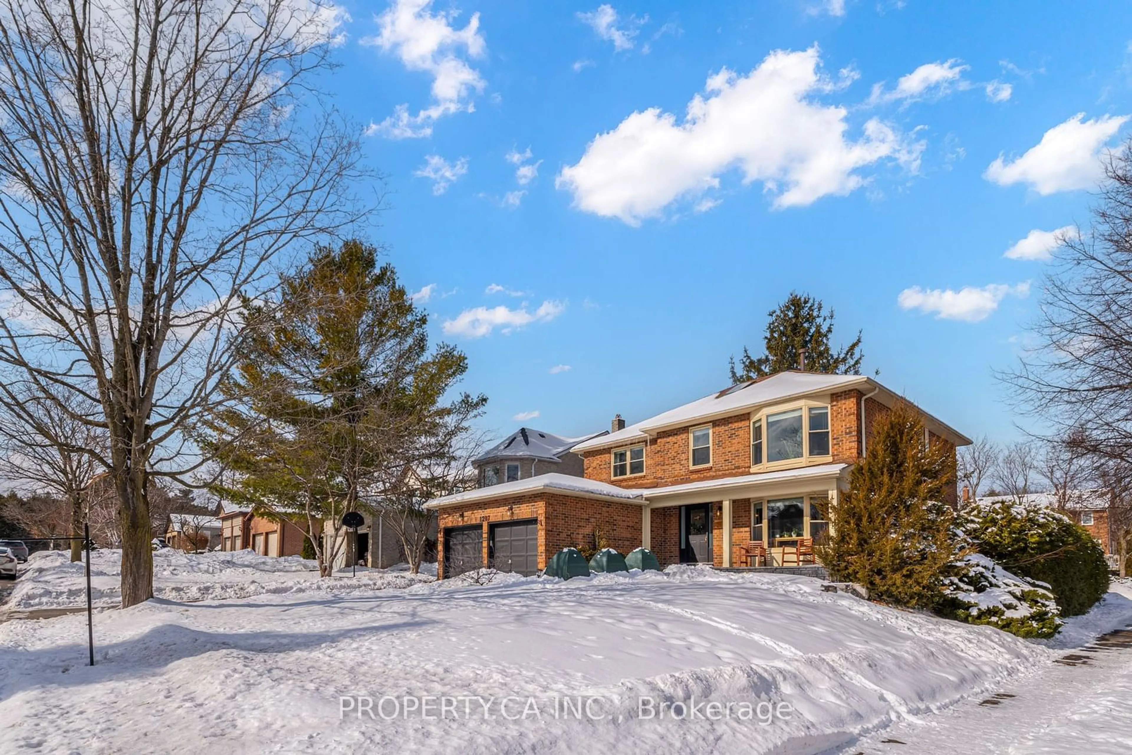 A pic from outside/outdoor area/front of a property/back of a property/a pic from drone, unknown for 1207 Maple Gate Rd, Pickering Ontario L1X 1T1