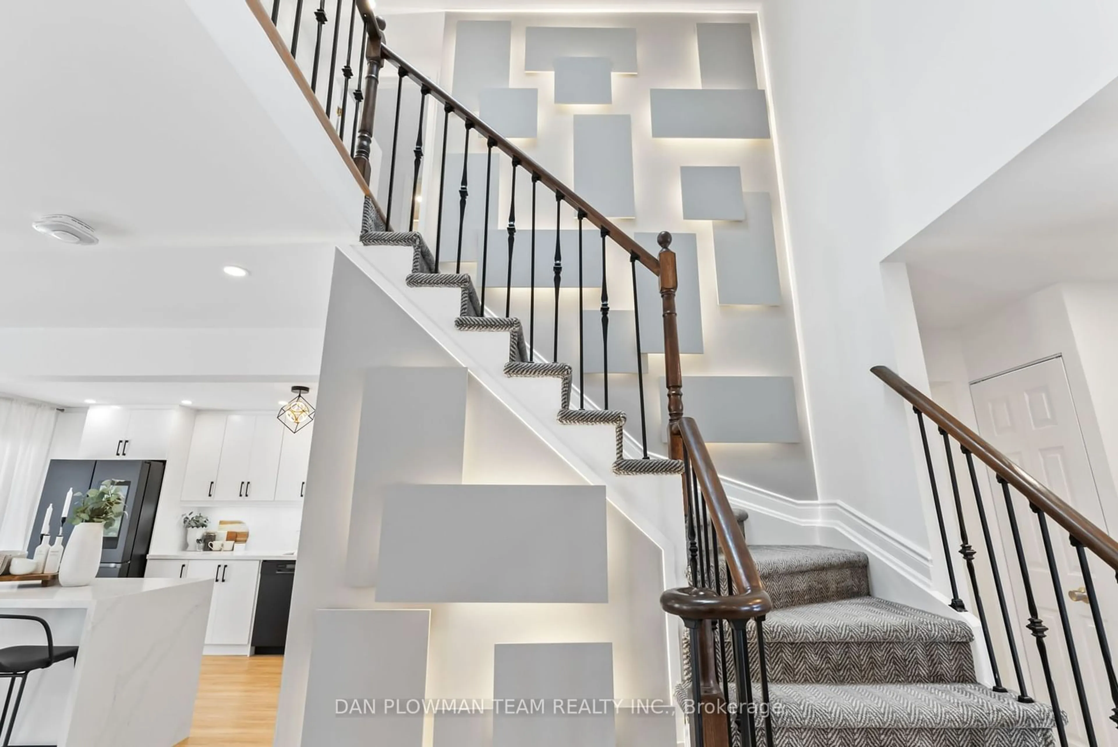 Stairs for 20 Maplewood Dr, Whitby Ontario L1N 7C4