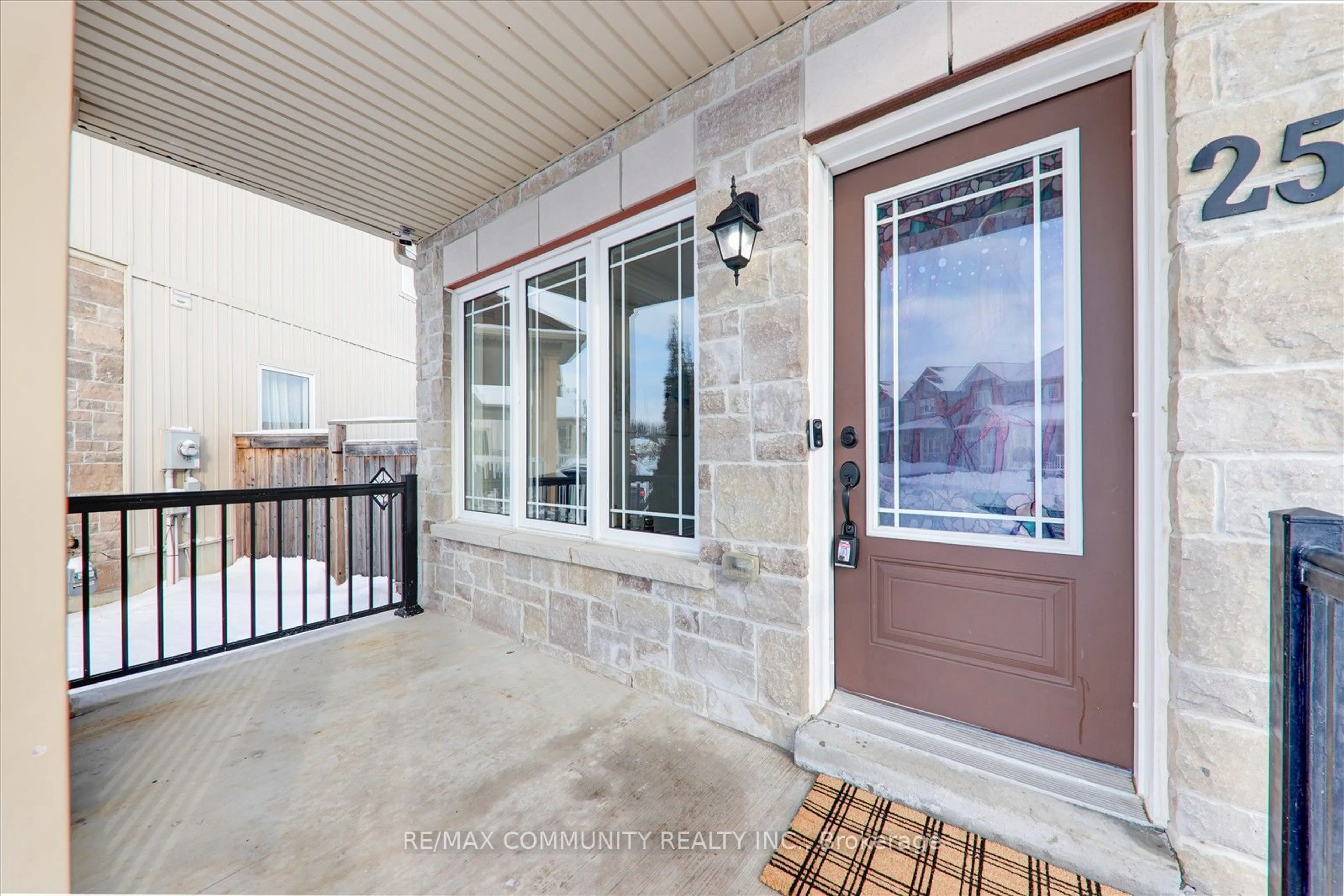 Indoor entryway for 25 Mantz Cres, Whitby Ontario L1R 0L3