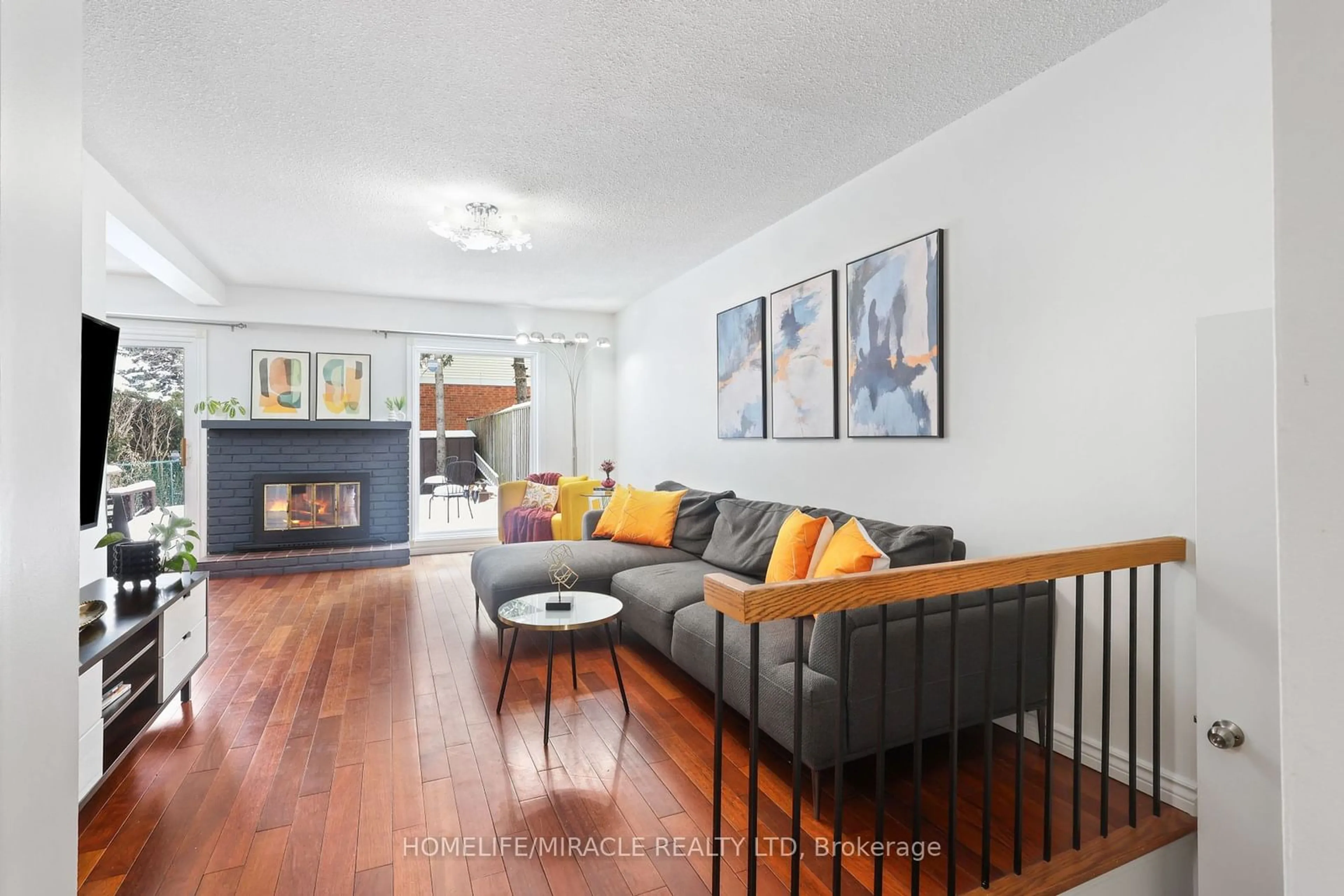 Living room with furniture, wood/laminate floor for 156 Huntsmill Blvd, Toronto Ontario M1W 2W5