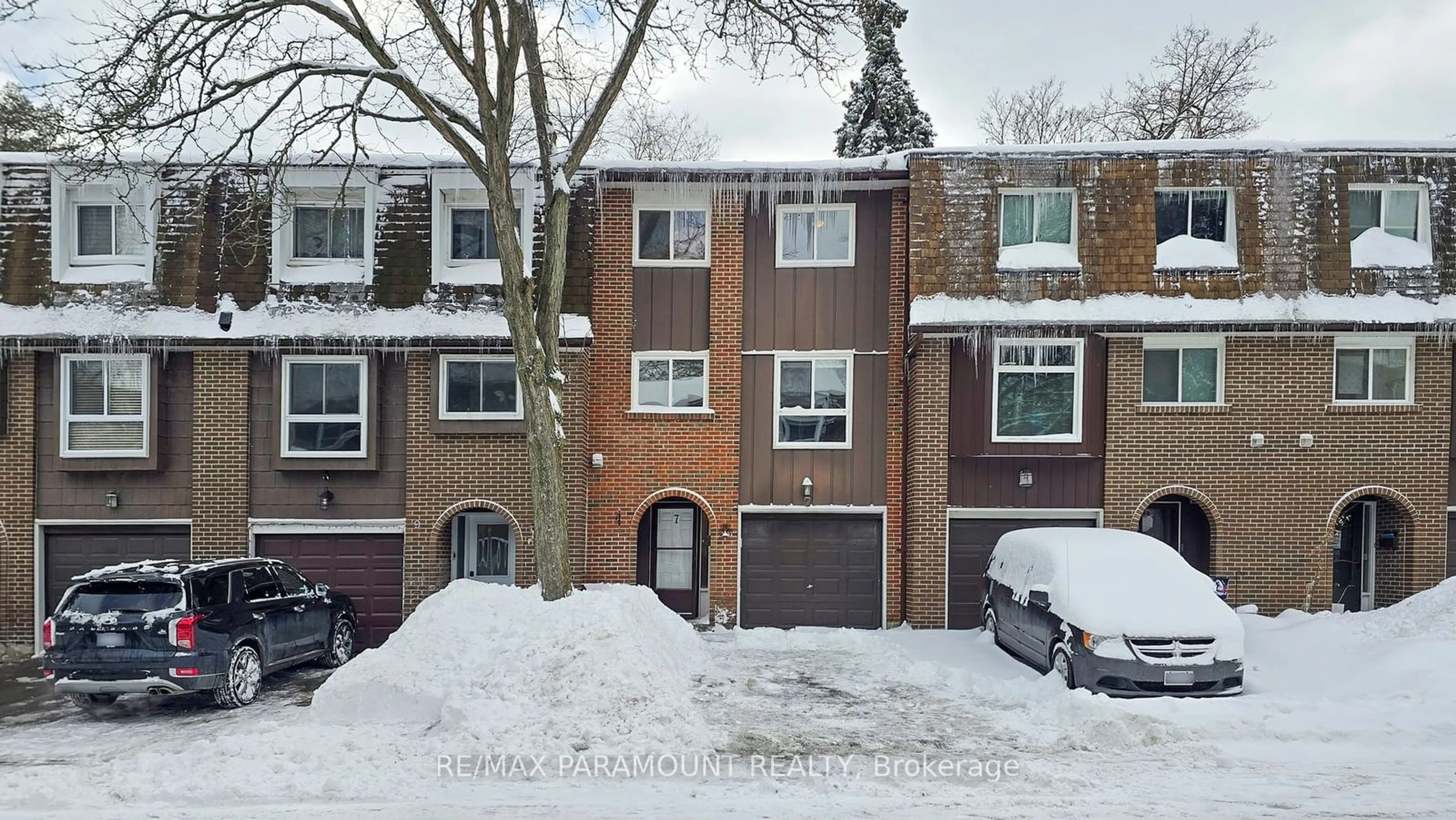 A pic from outside/outdoor area/front of a property/back of a property/a pic from drone, street for 443 Manse Rd #7, Toronto Ontario M1E 3V7