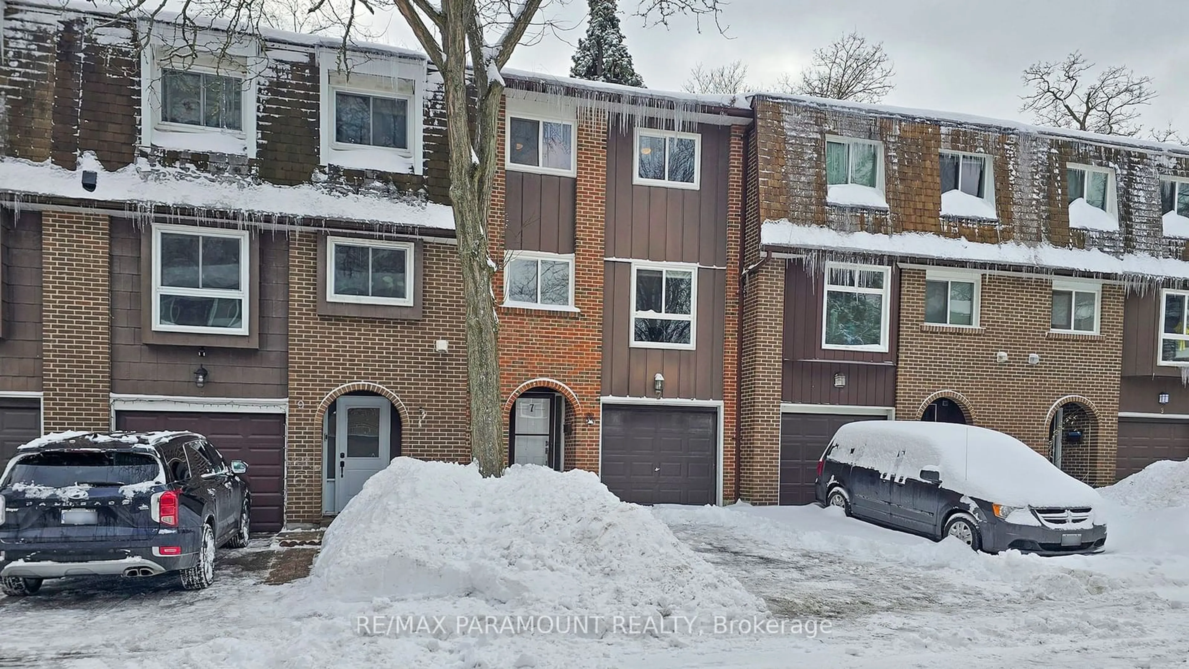 A pic from outside/outdoor area/front of a property/back of a property/a pic from drone, street for 443 Manse Rd #7, Toronto Ontario M1E 3V7