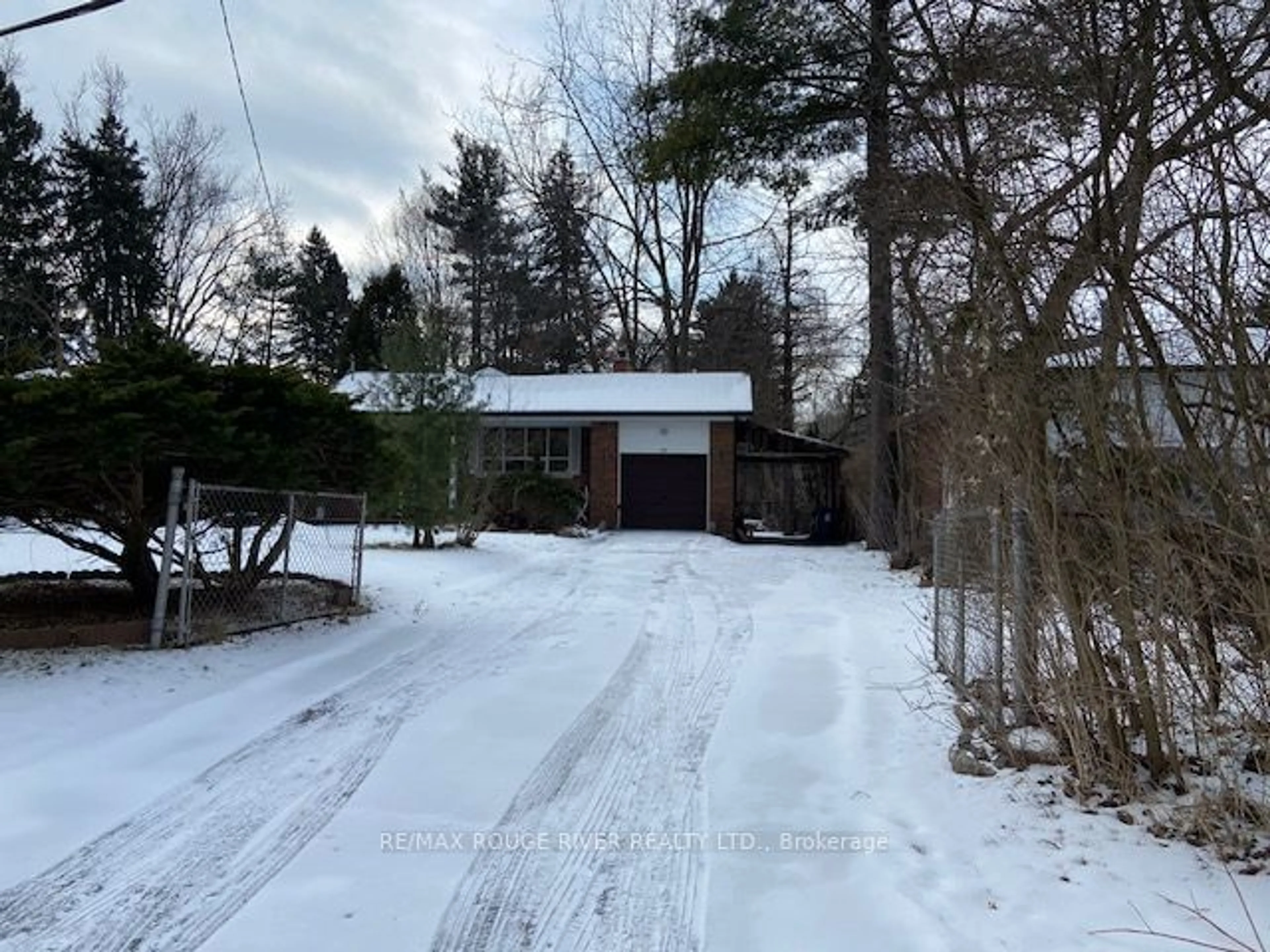 A pic from outside/outdoor area/front of a property/back of a property/a pic from drone, street for 72 Meadowvale Rd, Toronto Ontario M1C 1S1