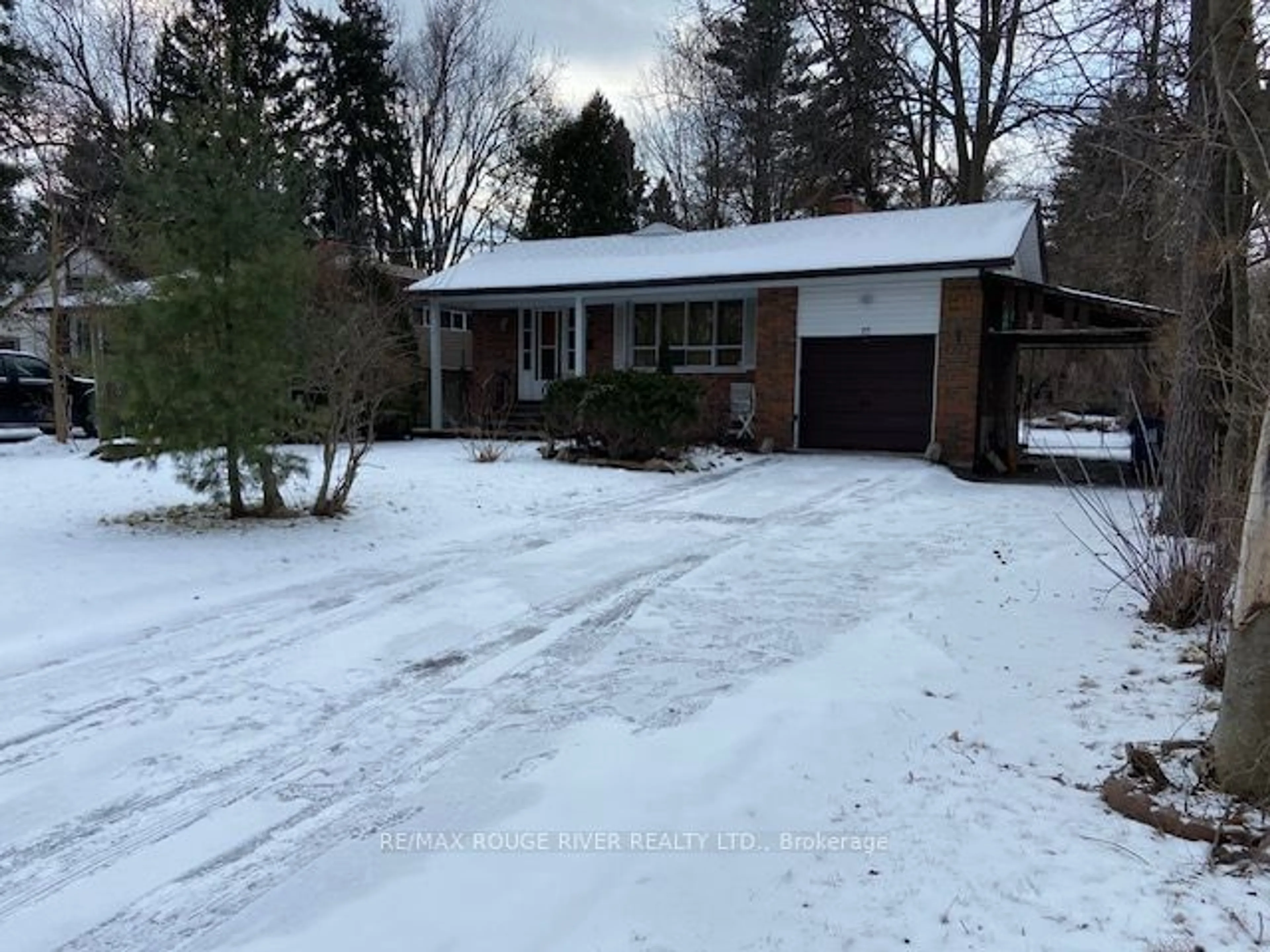 A pic from outside/outdoor area/front of a property/back of a property/a pic from drone, street for 72 Meadowvale Rd, Toronto Ontario M1C 1S1