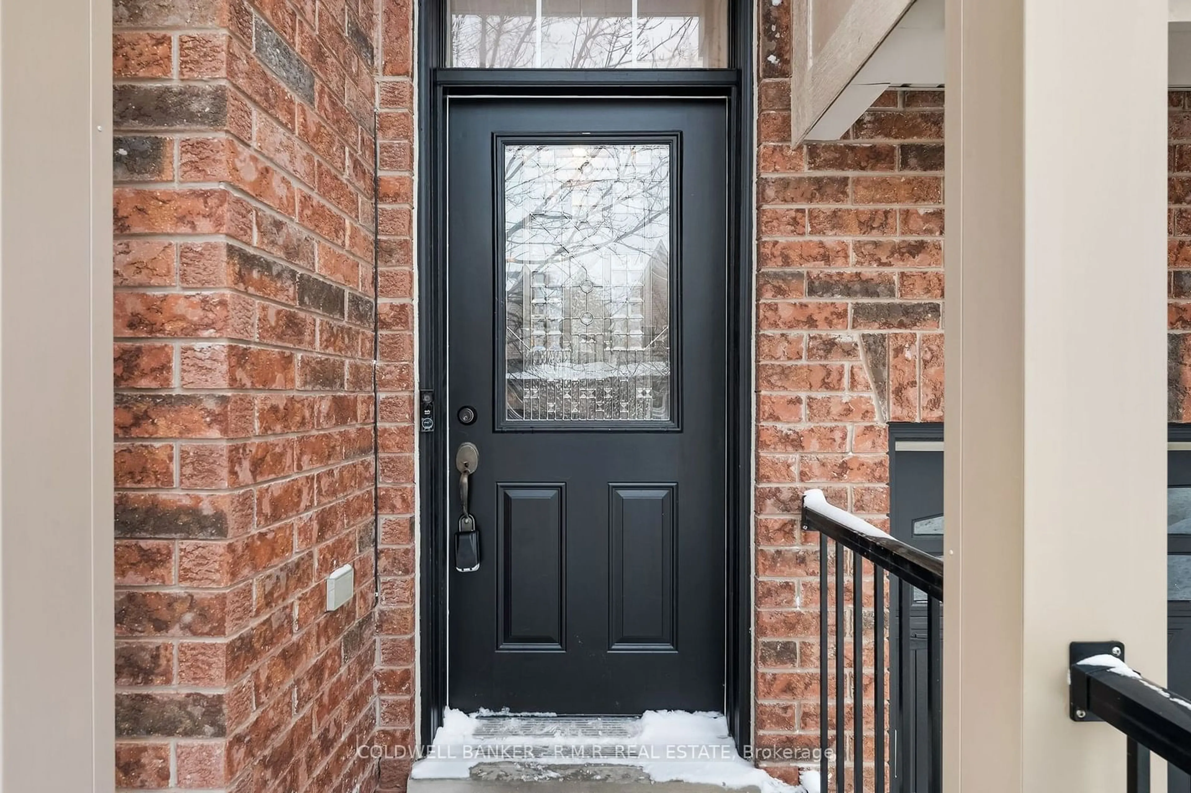 Indoor entryway for 2423 Pilgrim Sq, Oshawa Ontario L1L 0B6